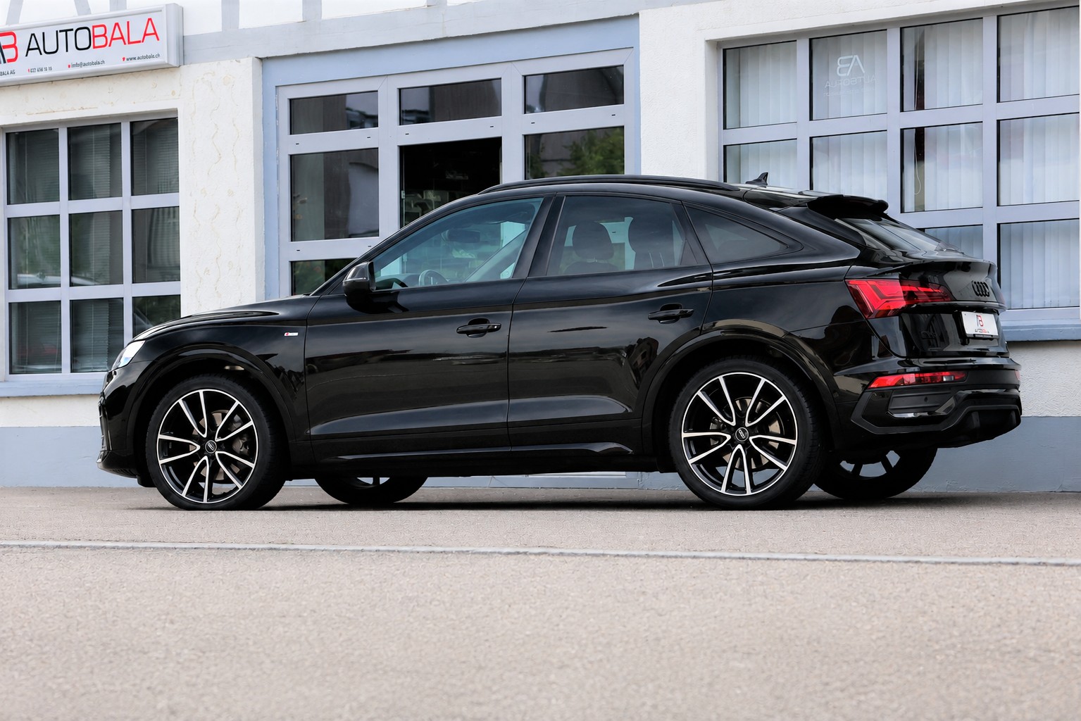 AUDI Q5 Sportback 40 TDI Blackedition quattro S-tronic (CH)-image-3