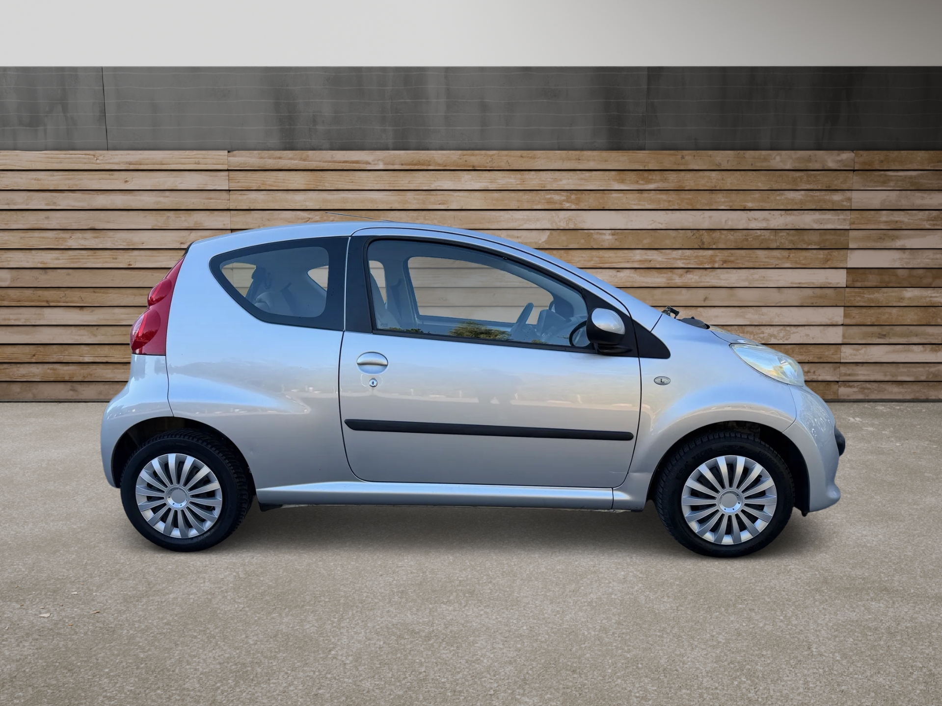 PEUGEOT 107 1.0 Trendy-image-2