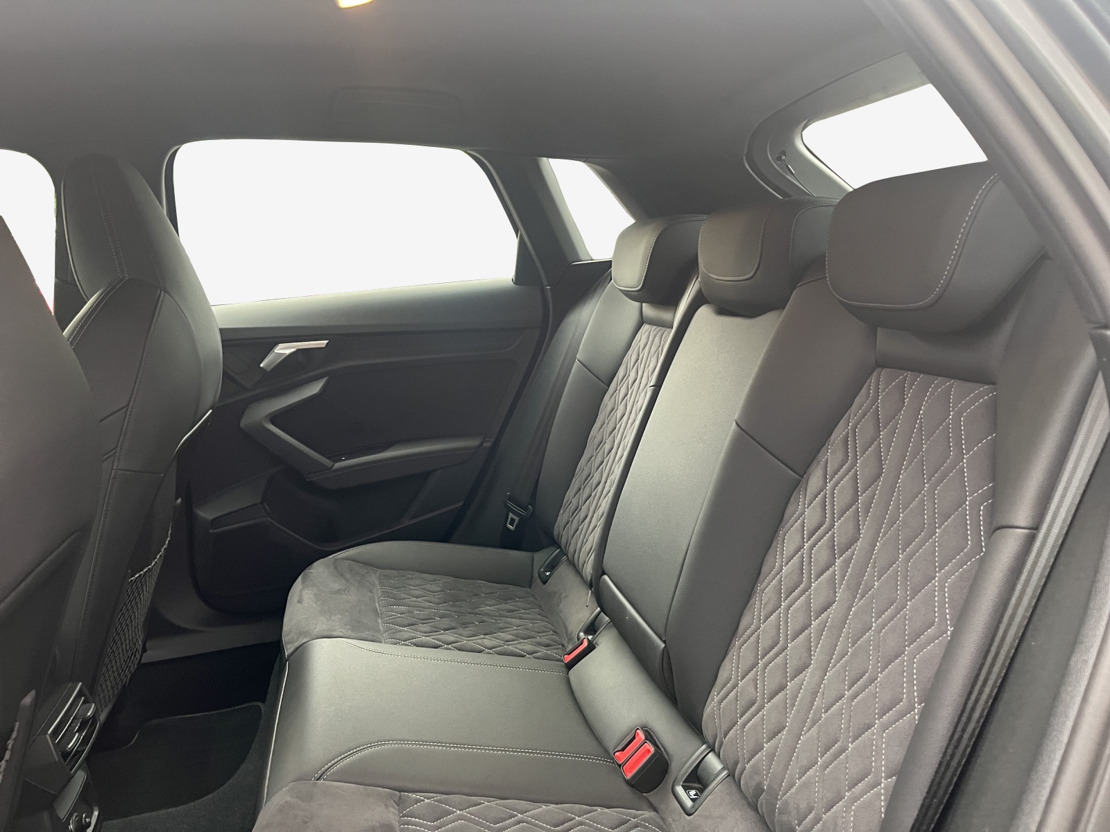 AUDI A3 Sportback 40 TFSI S line quattro S-tronic-image-11