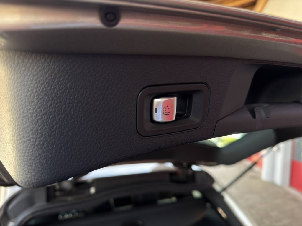 MERCEDES-BENZ C 220 d AMG Line 4matic T-Modell-image-17