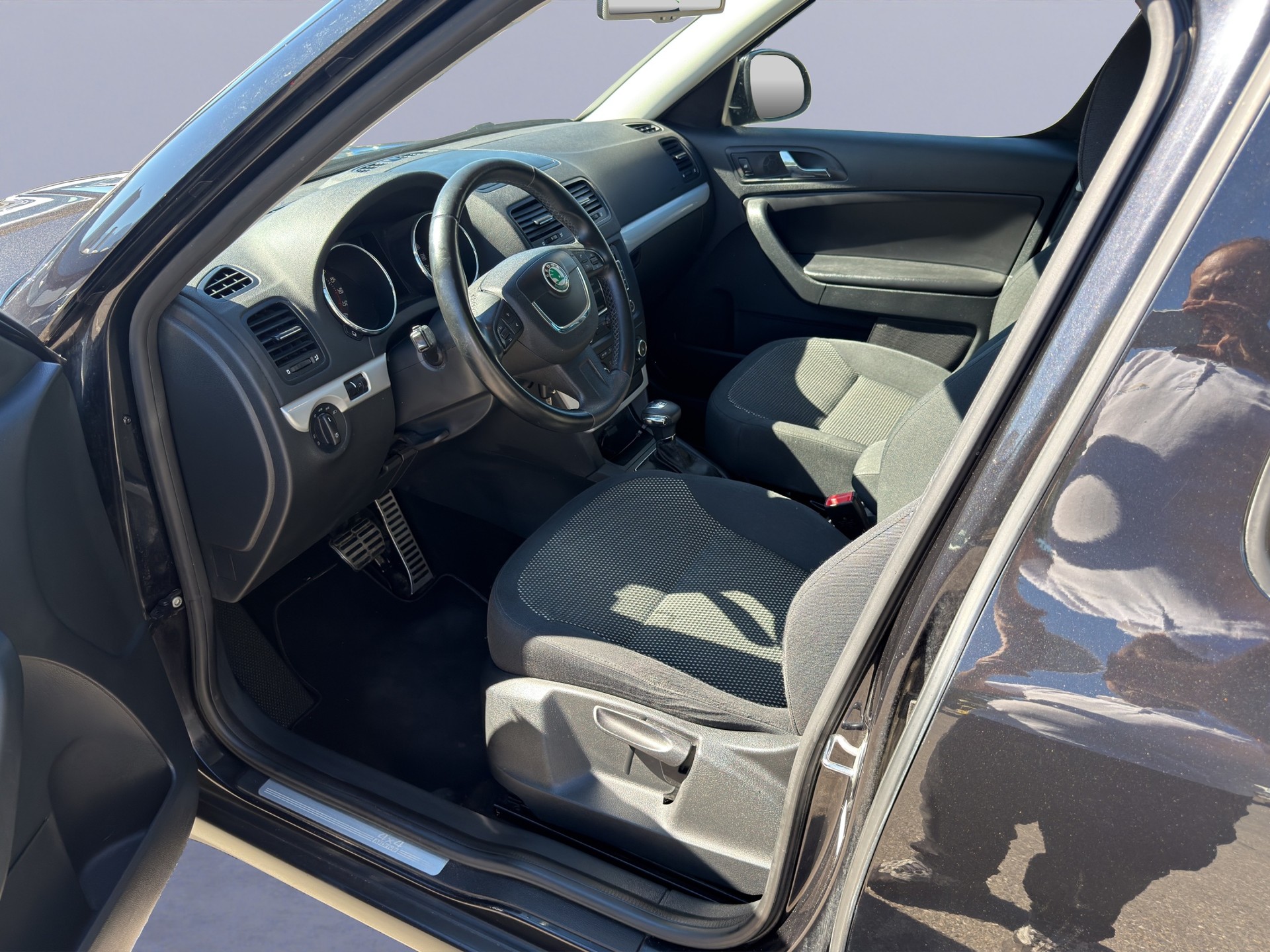 SKODA Yeti 2.0 TDI AllDrive 4x4 DSG-image-9