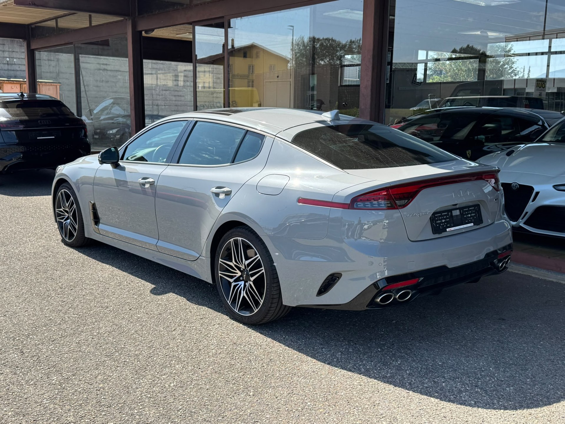 KIA Stinger 3.3 T-GDi GT Automat AWD-image-3