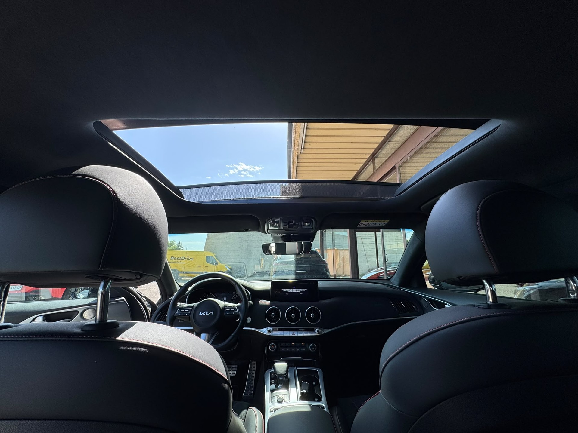 KIA Stinger 3.3 T-GDi GT Automat AWD-image-9