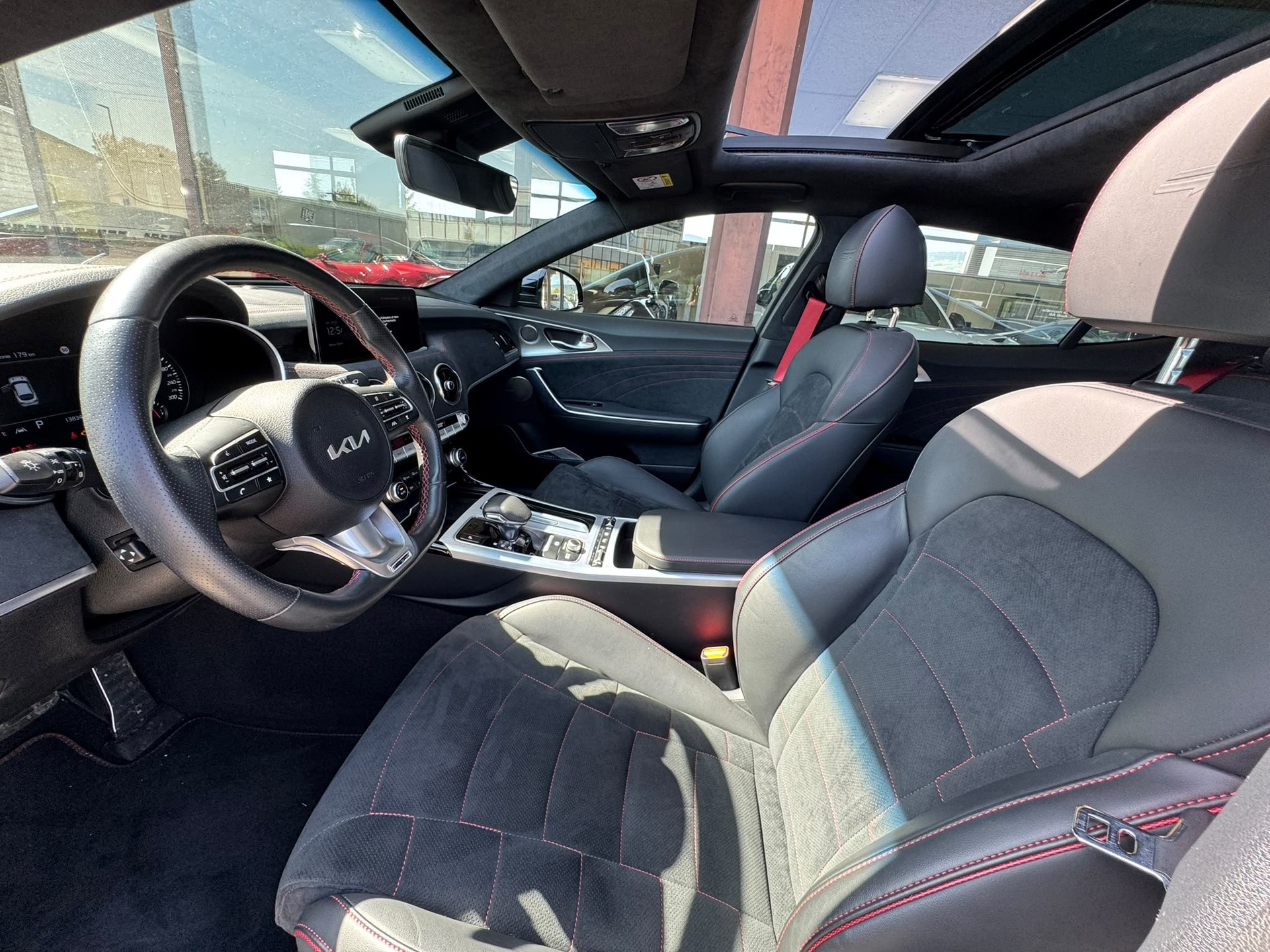 KIA Stinger 3.3 T-GDi GT Automat AWD-image-6