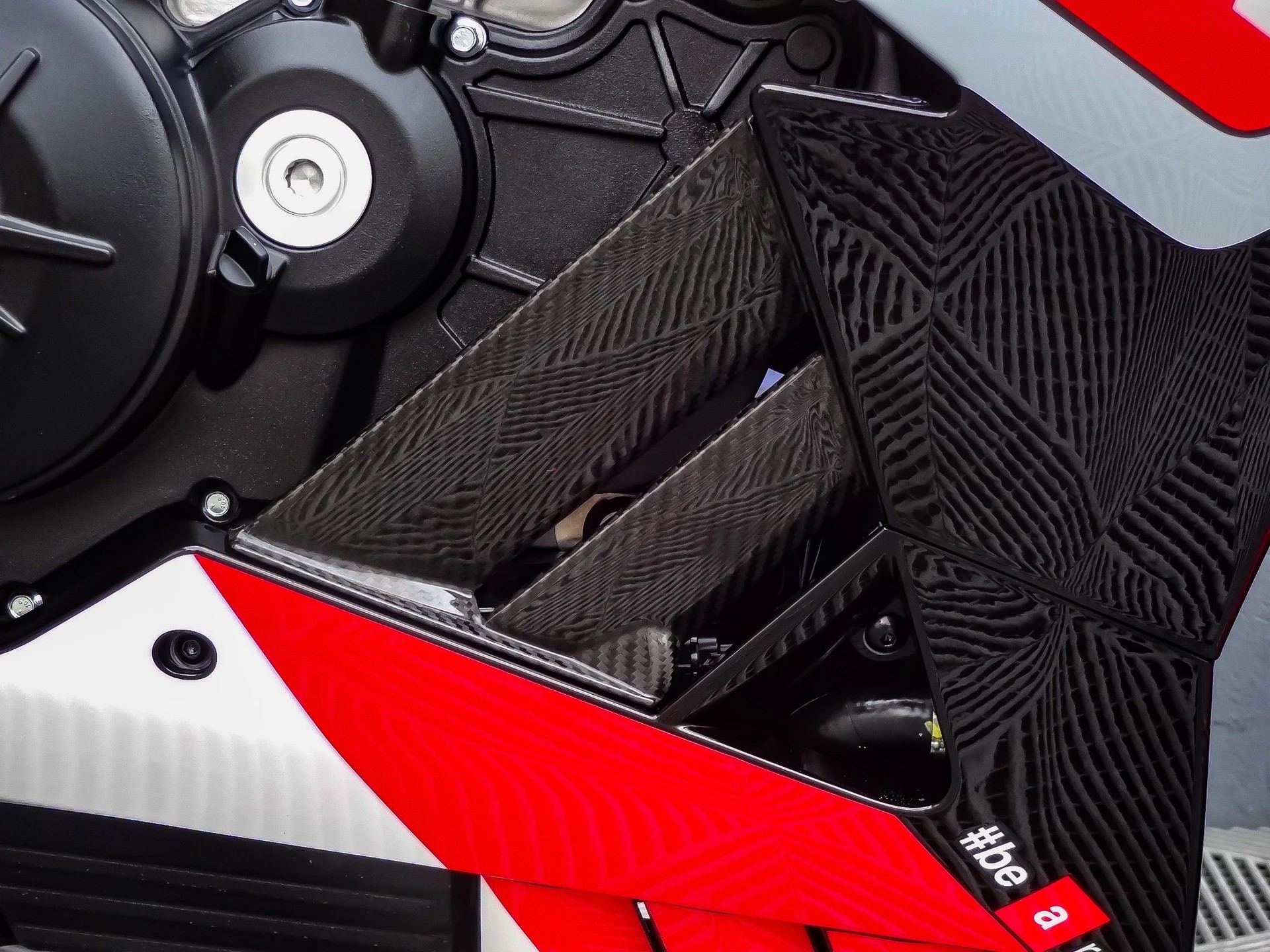 APRILIA RSV4 RF-image-7