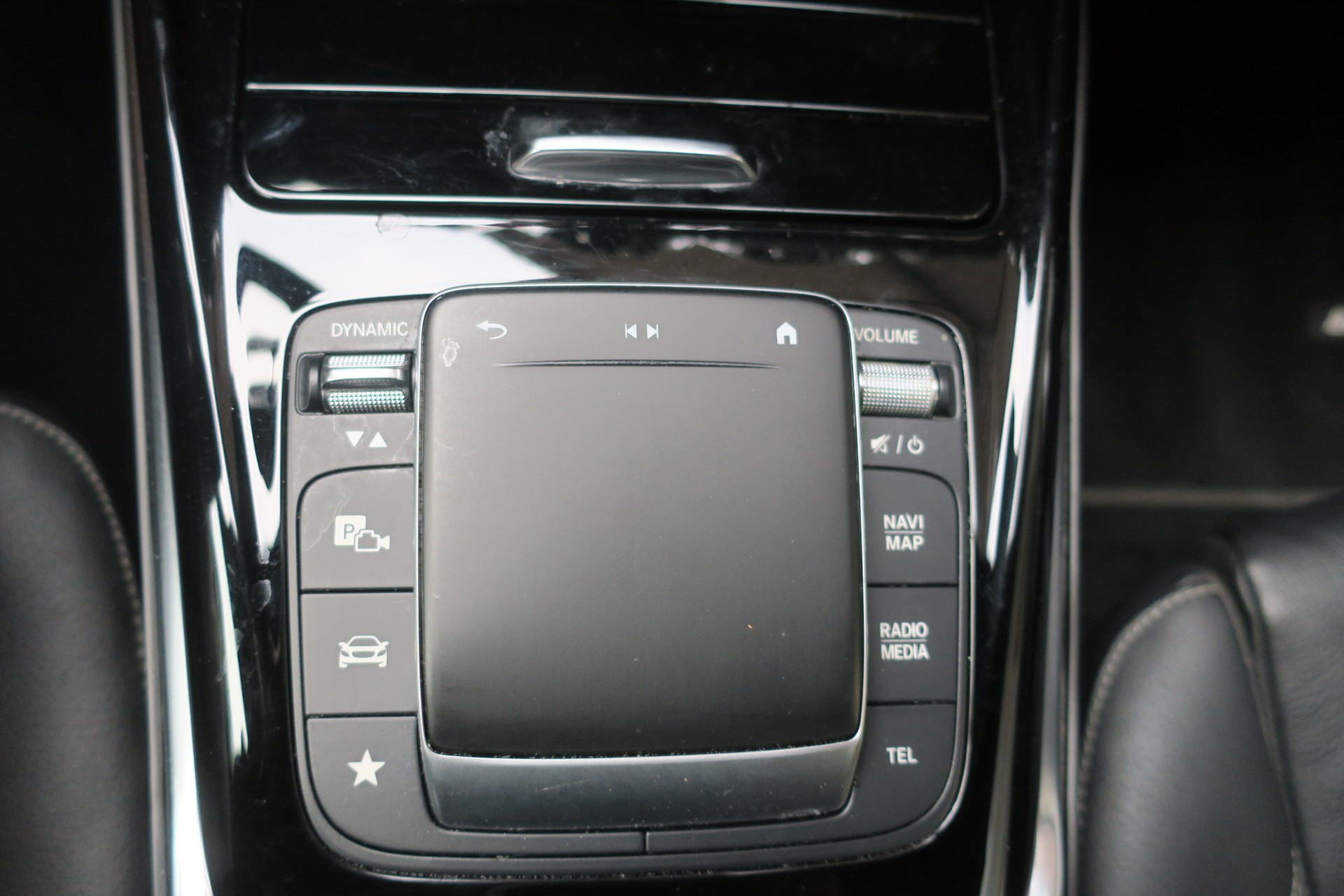 MERCEDES-BENZ A 35 AMG 4Matic Speedshift-image-14
