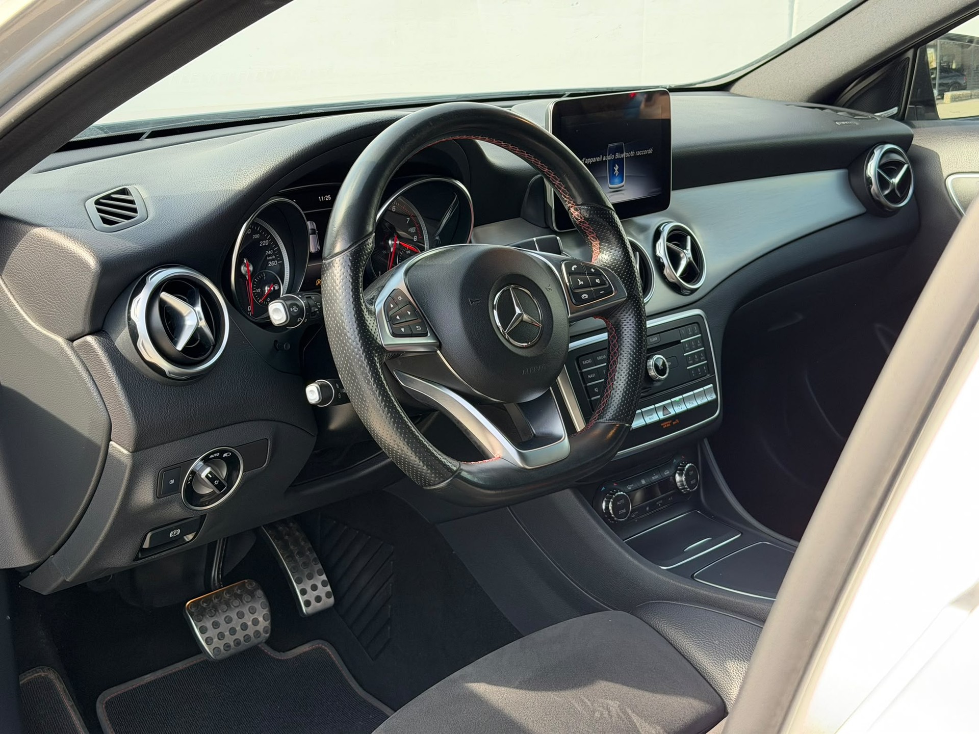 MERCEDES-BENZ GLA 250 AMG Line 4Matic 7G-DCT-image-6
