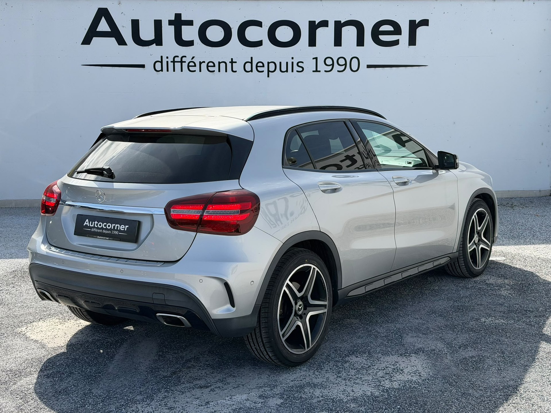 MERCEDES-BENZ GLA 250 AMG Line 4Matic 7G-DCT-image-3