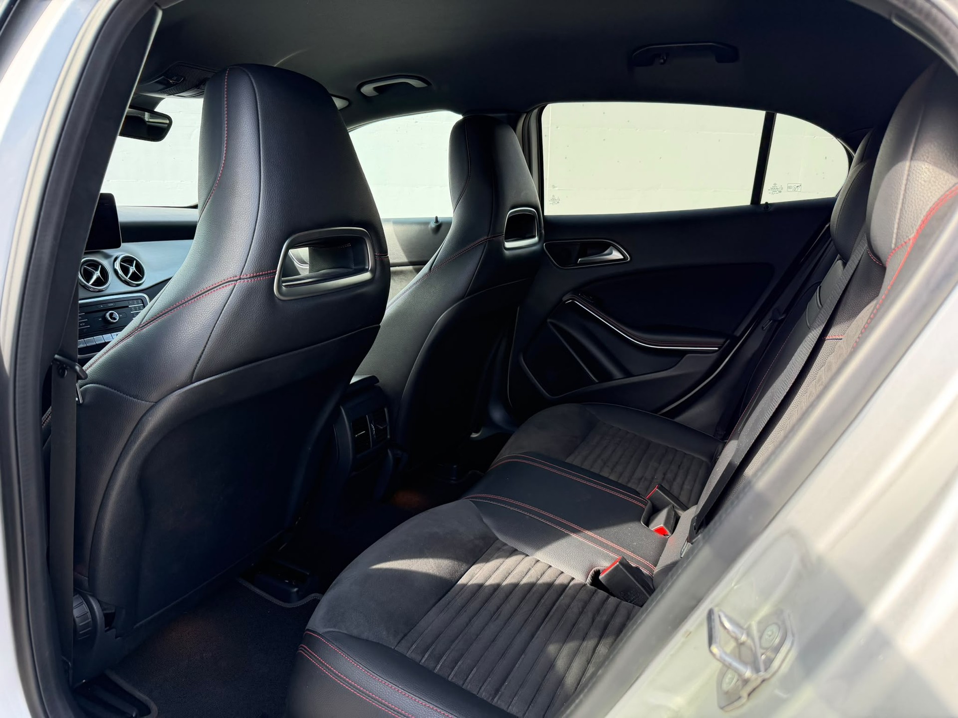MERCEDES-BENZ GLA 250 AMG Line 4Matic 7G-DCT-image-8