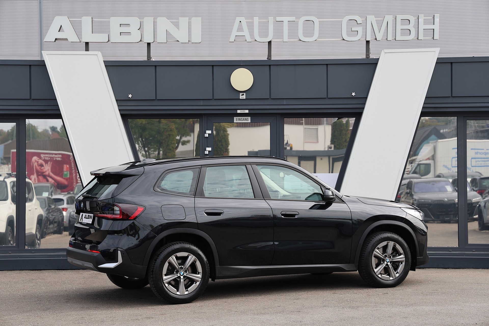 BMW X1 23d xDrive-showroom-element-2