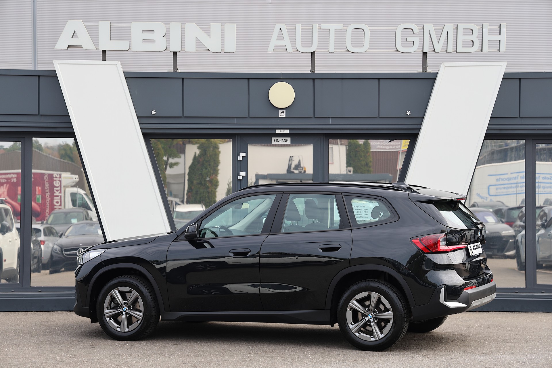 BMW X1 23d xDrive-showroom-element-3