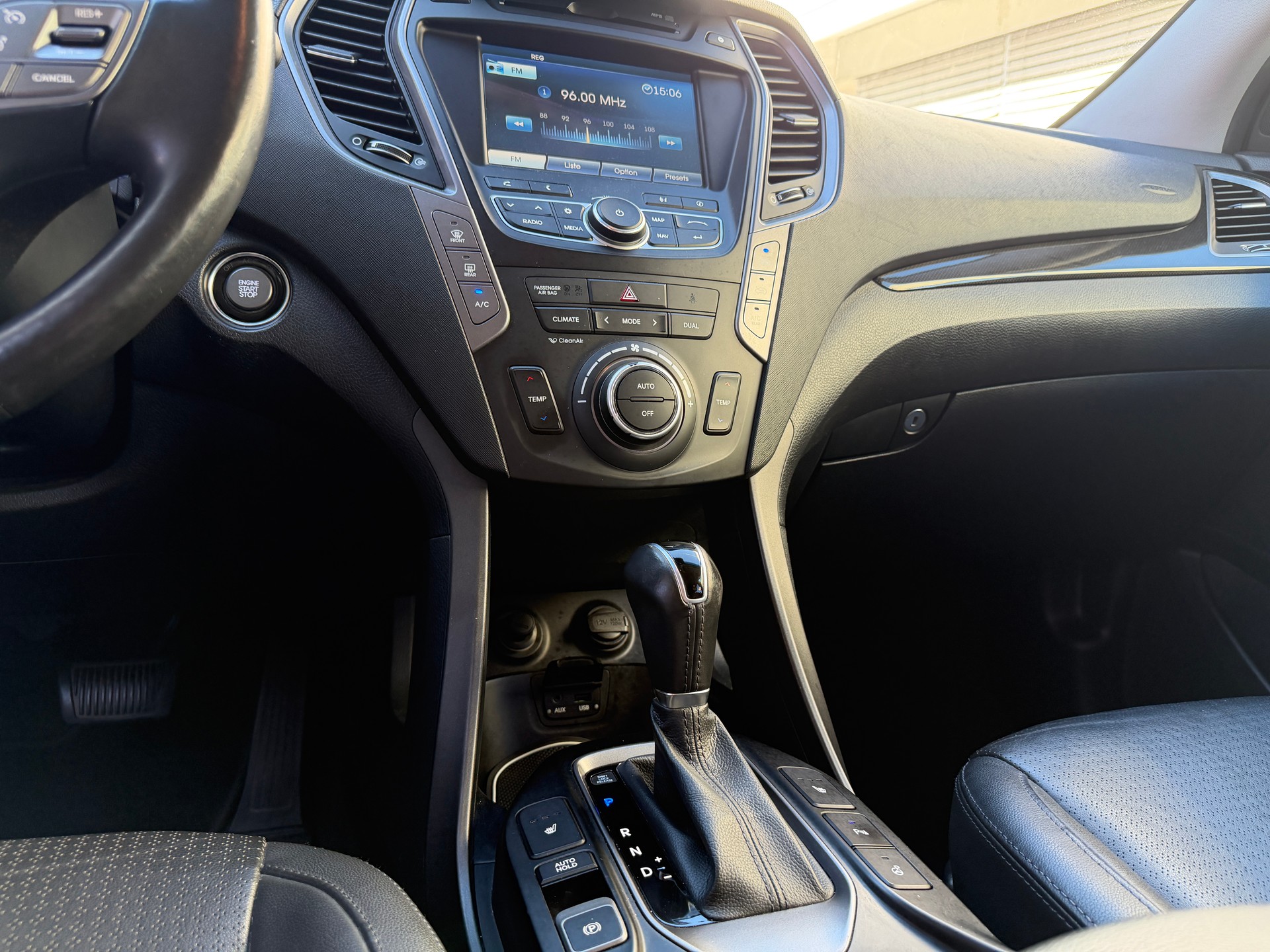 HYUNDAI Santa Fe 2.2 CRDI Style 4WD Automatic-image-13
