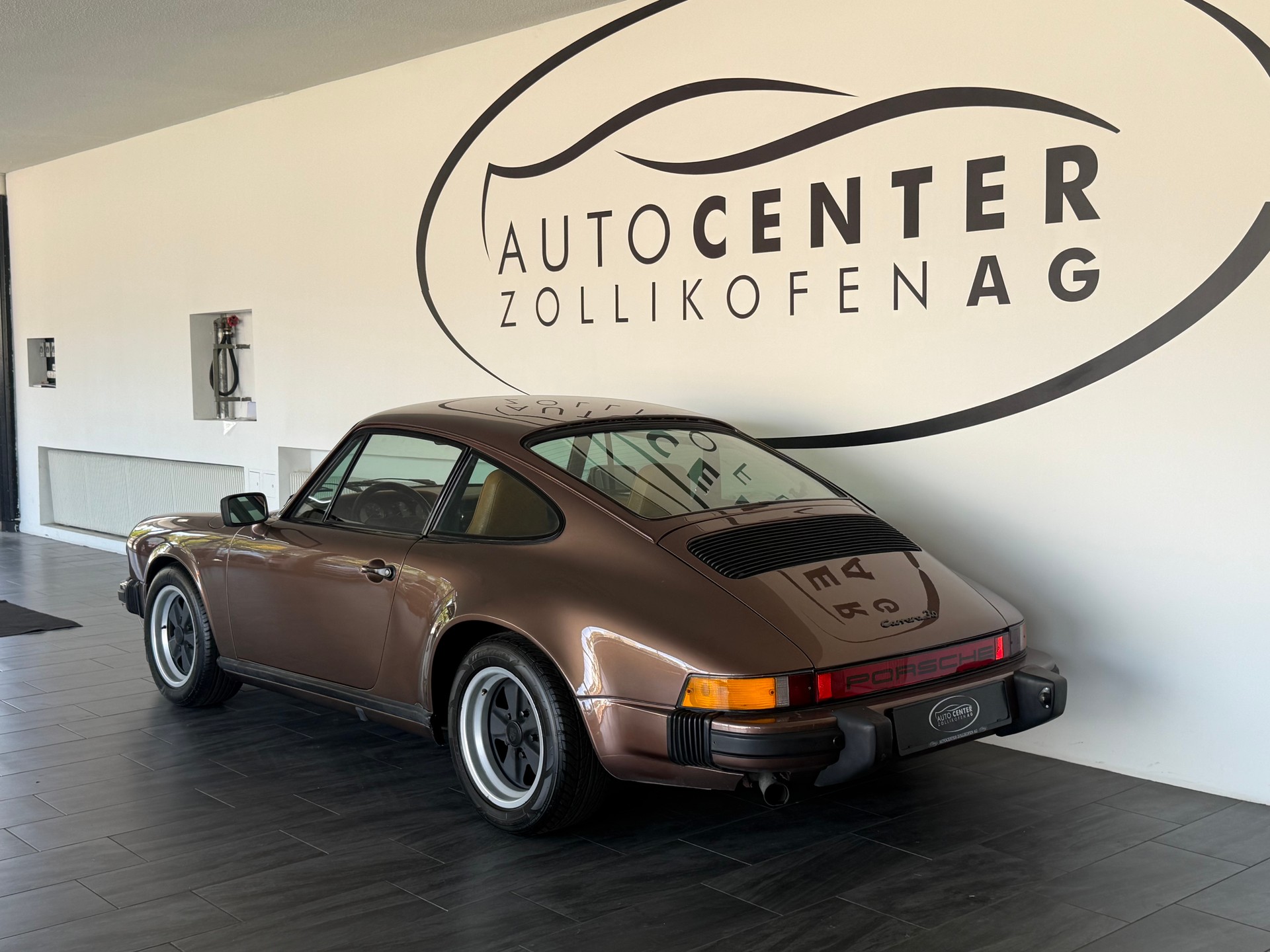 PORSCHE 911 Carrera 3.0-image-4