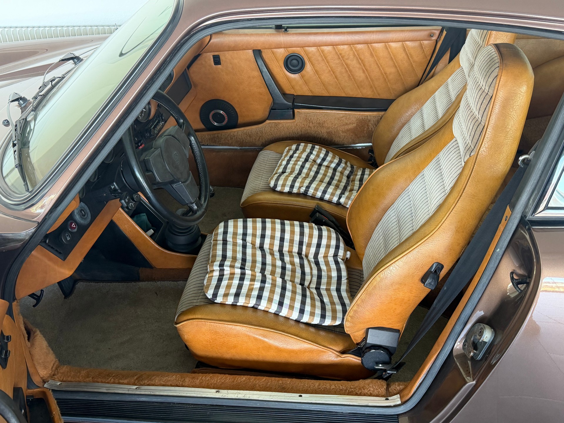 PORSCHE 911 Carrera 3.0-image-6