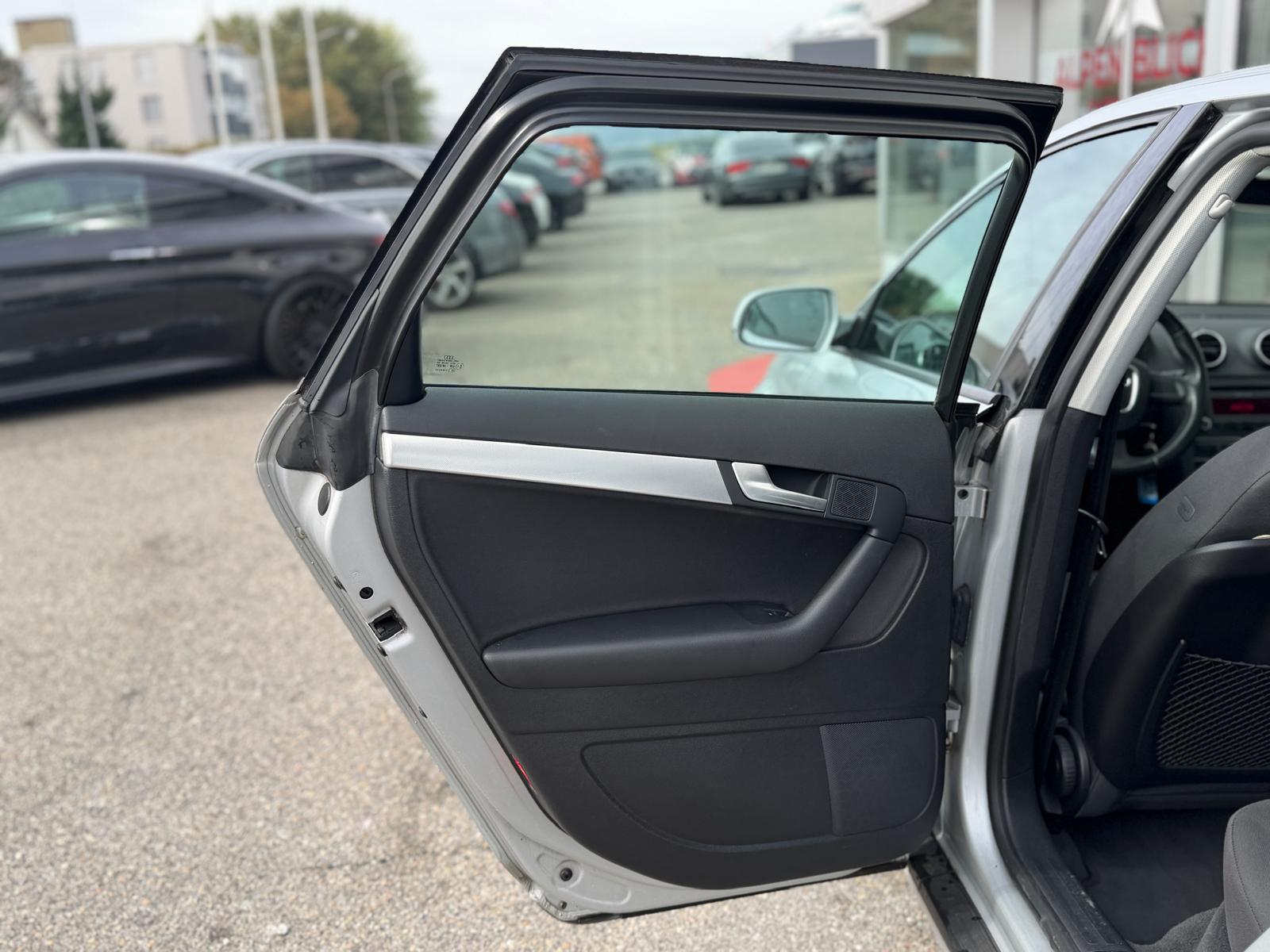 AUDI A3 2.0 FSI Ambiente-image-12
