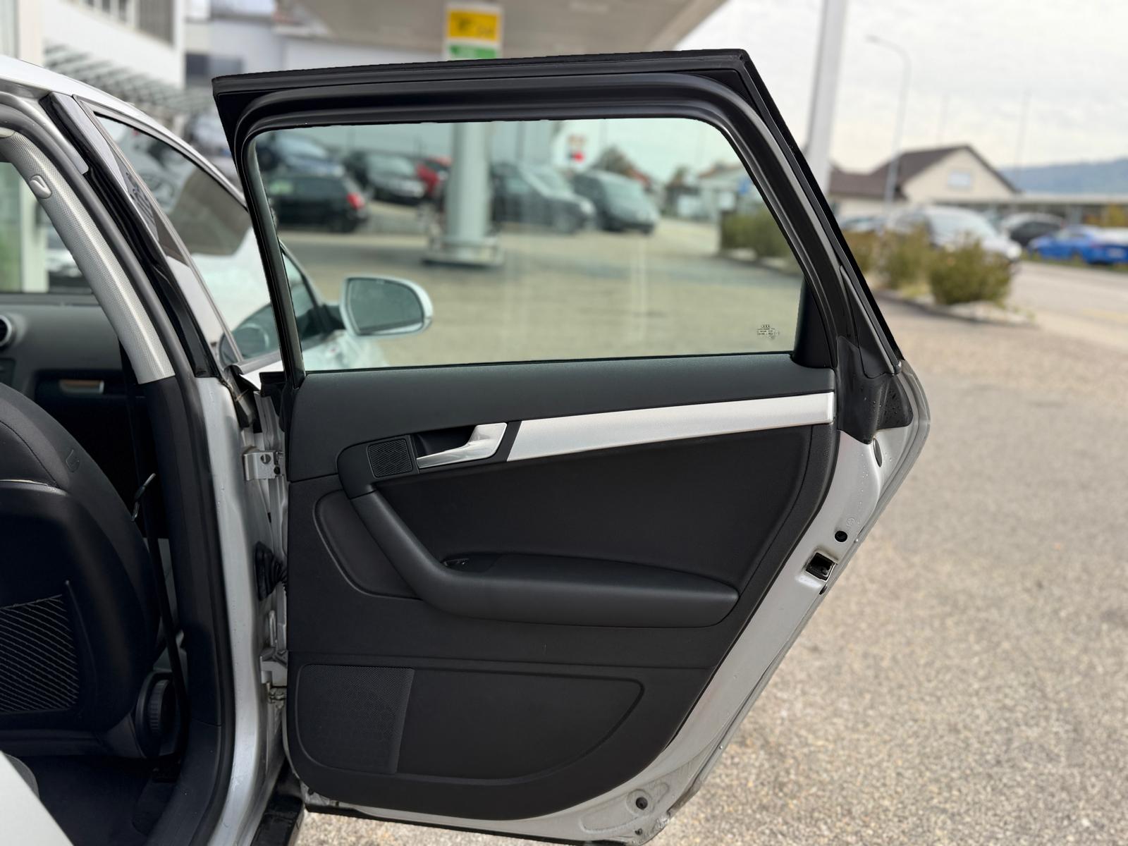 AUDI A3 2.0 FSI Ambiente-image-14