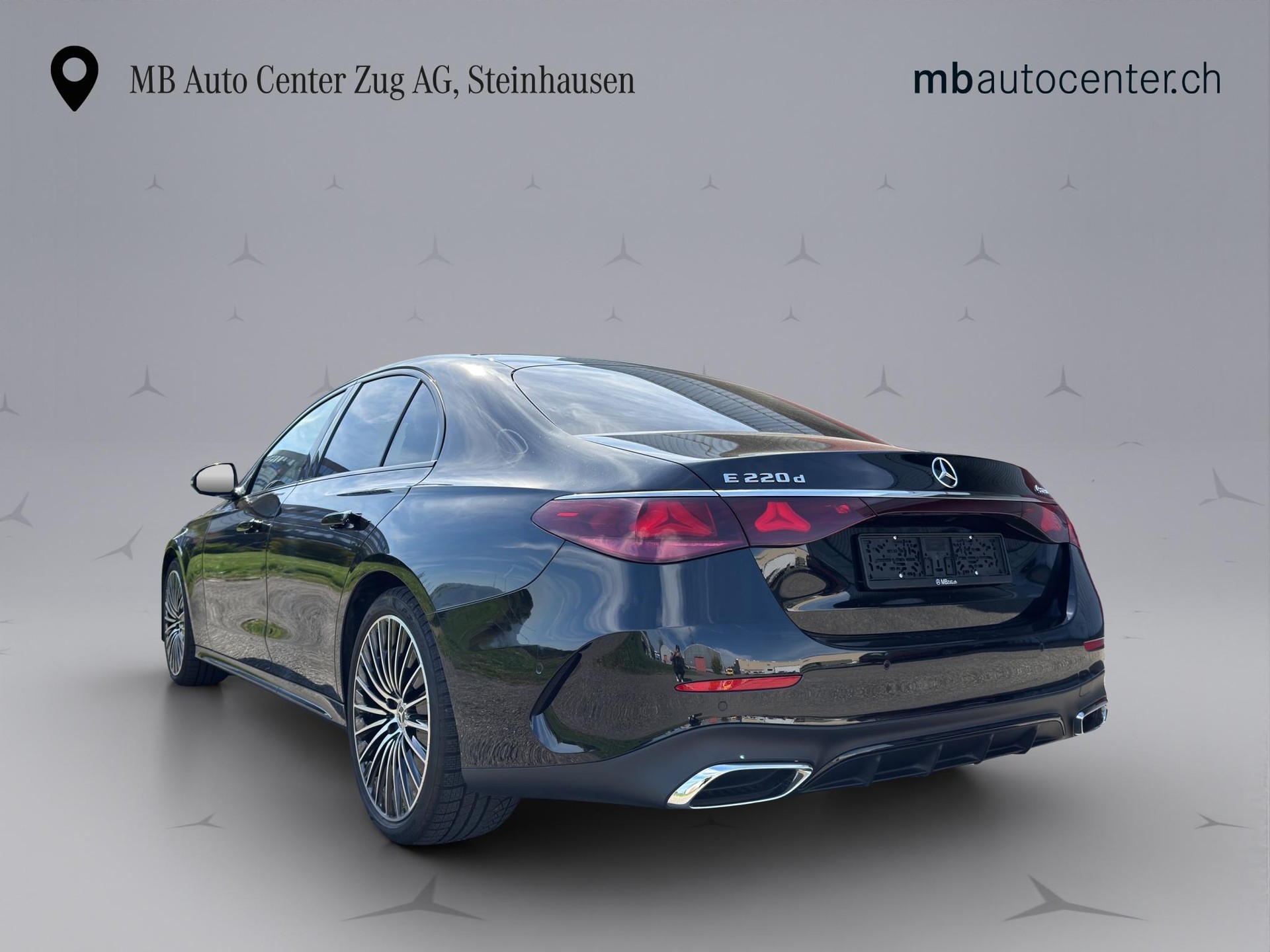 MERCEDES-BENZ E 220 d AMG Line 4matic-showroom-element-3