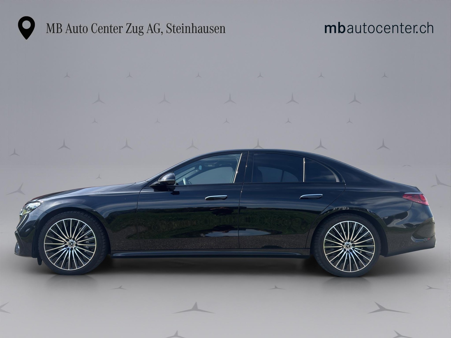 MERCEDES-BENZ E 220 d AMG Line 4matic-showroom-element-1