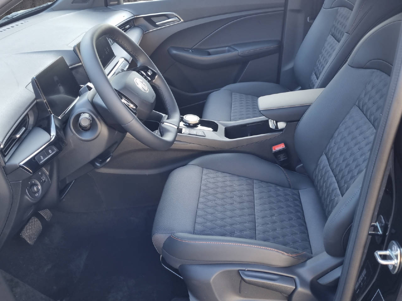 MG 3 1.5 Hybrid Luxury-image-4