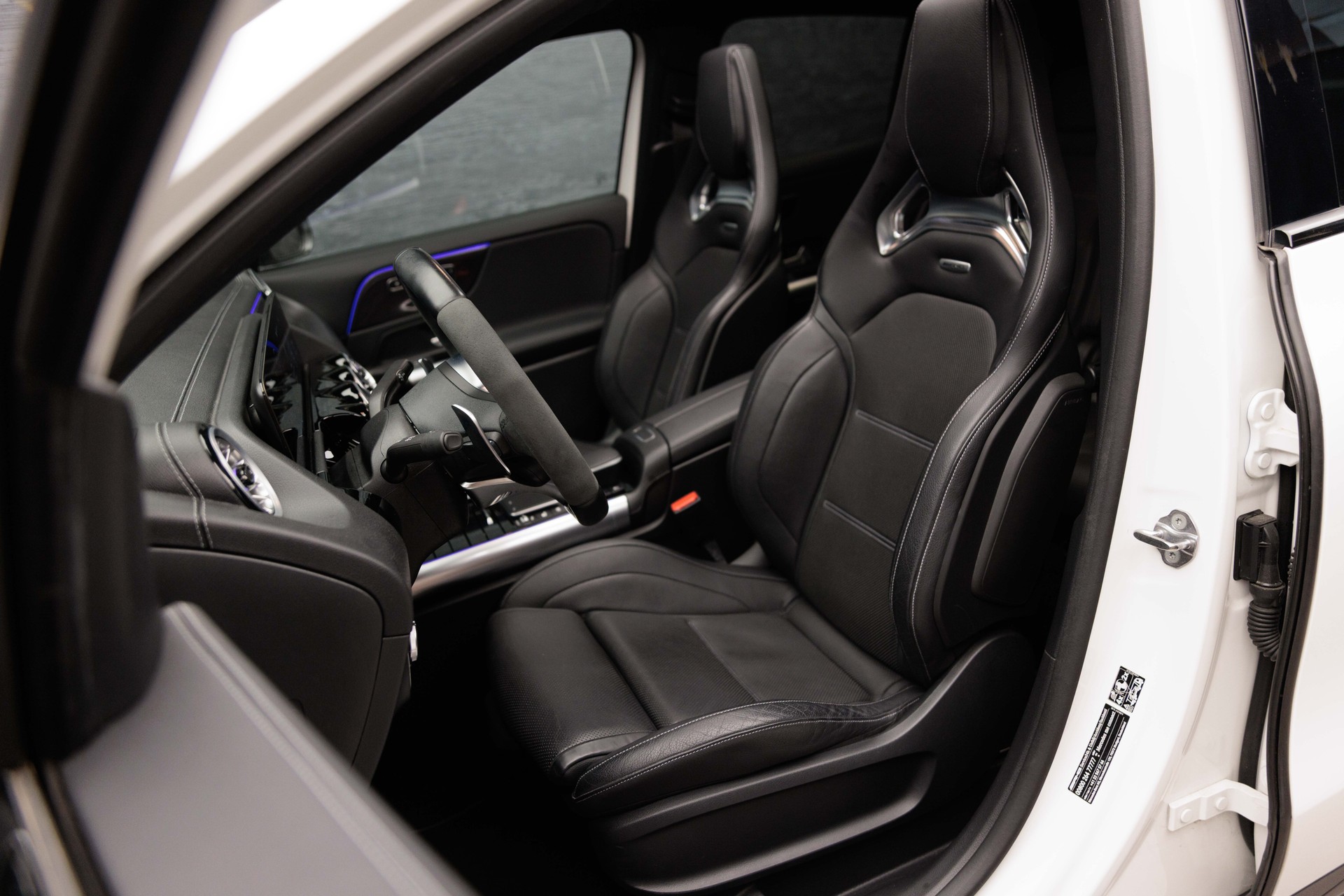 MERCEDES-BENZ GLA 45 S AMG 4Matic+ 8G-Speedshift DCT-image-16