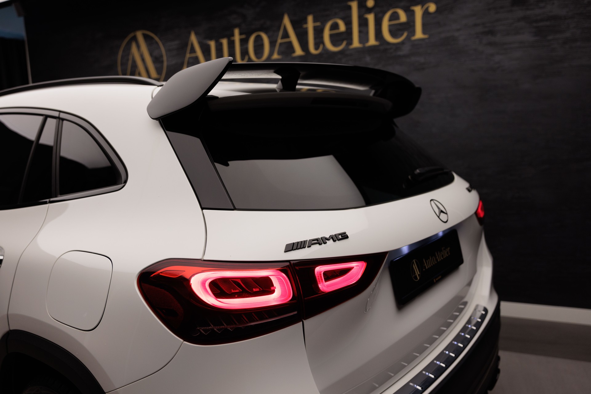 MERCEDES-BENZ GLA 45 S AMG 4Matic+ 8G-Speedshift DCT-image-11