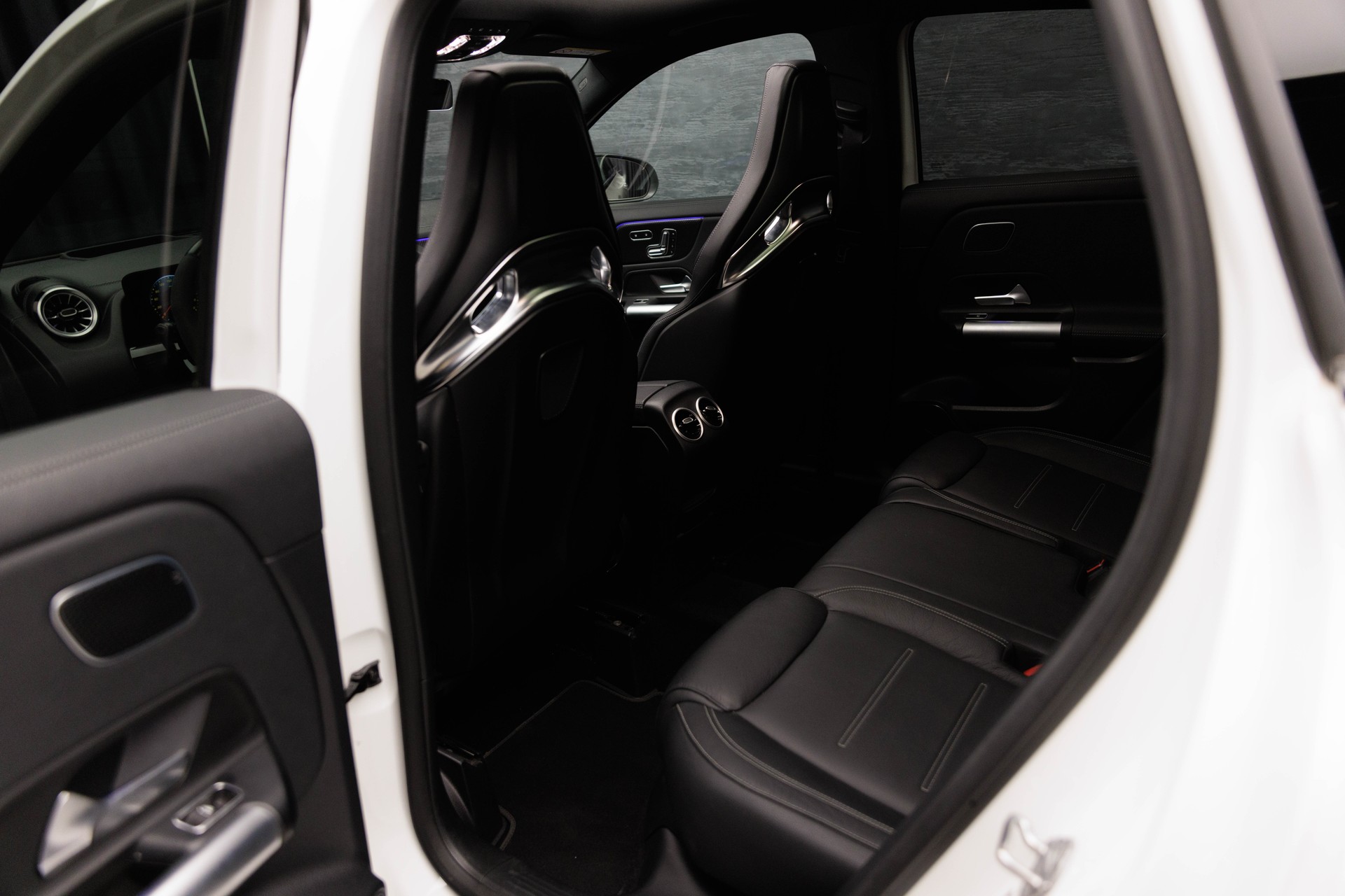 MERCEDES-BENZ GLA 45 S AMG 4Matic+ 8G-Speedshift DCT-image-17