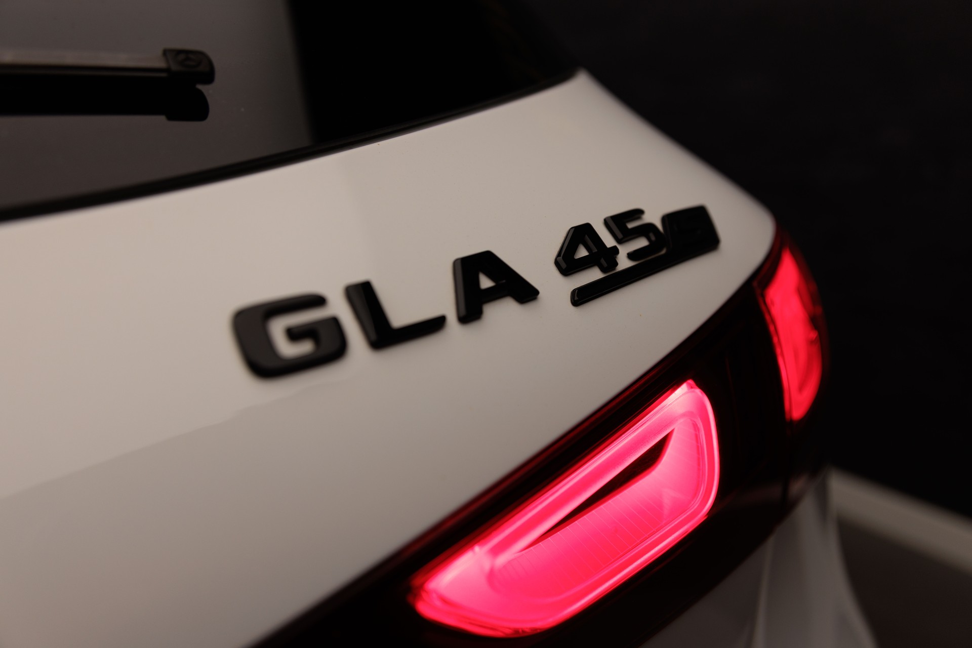 MERCEDES-BENZ GLA 45 S AMG 4Matic+ 8G-Speedshift DCT-image-10