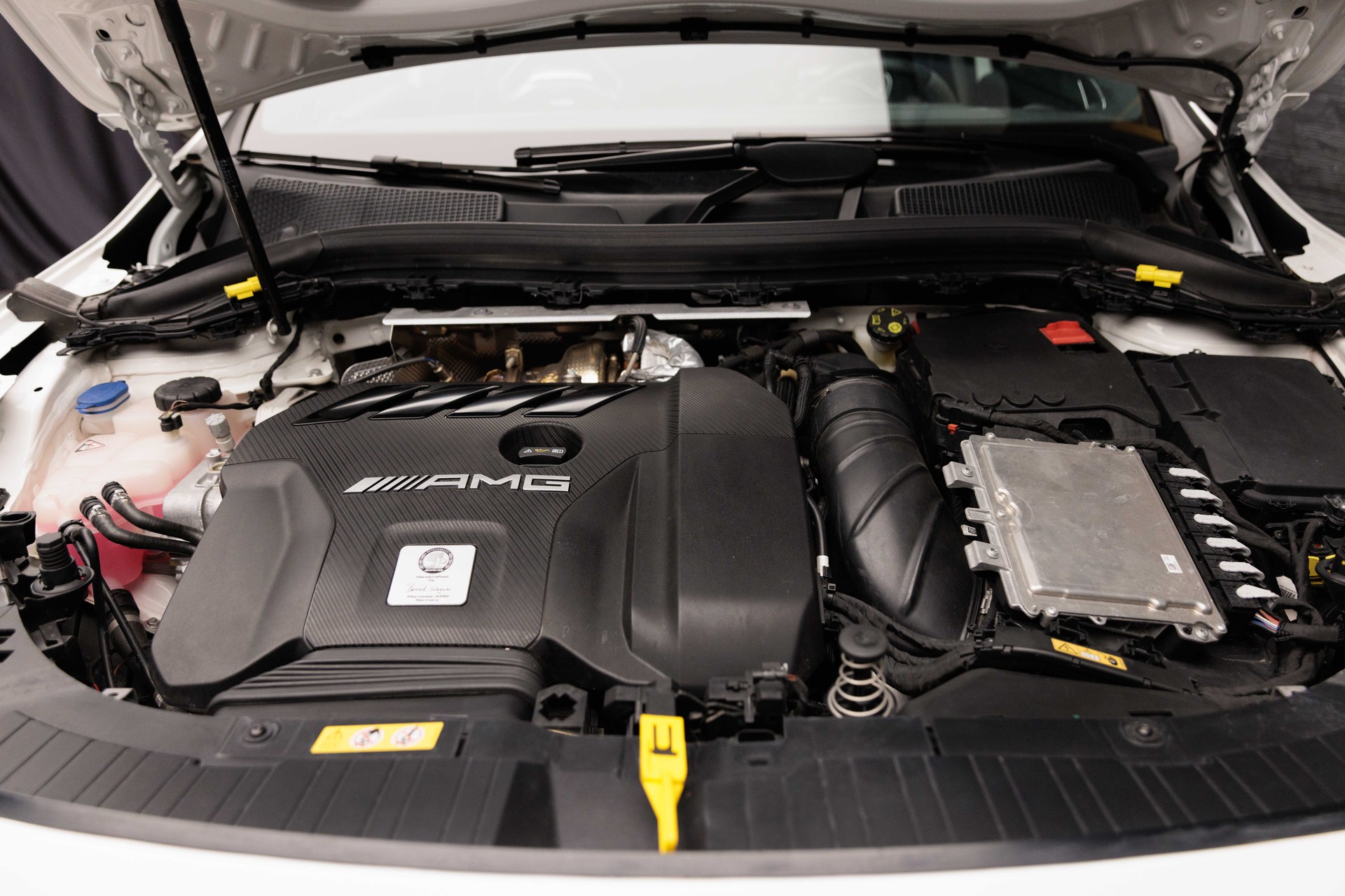 MERCEDES-BENZ GLA 45 S AMG 4Matic+ 8G-Speedshift DCT-image-23
