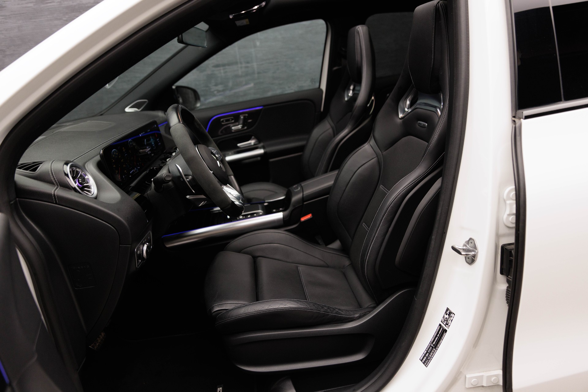MERCEDES-BENZ GLA 45 S AMG 4Matic+ 8G-Speedshift DCT-image-15