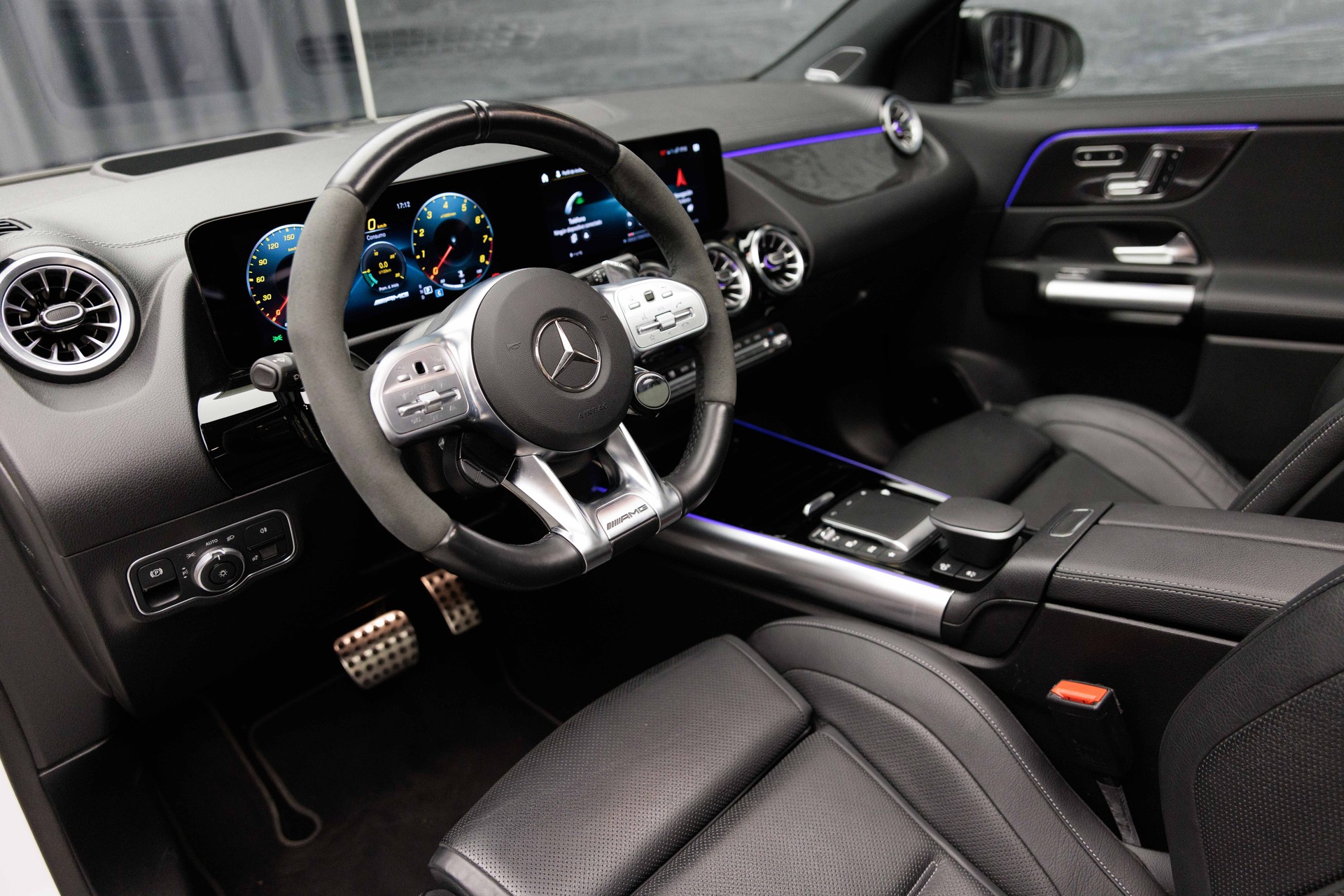 MERCEDES-BENZ GLA 45 S AMG 4Matic+ 8G-Speedshift DCT-image-21