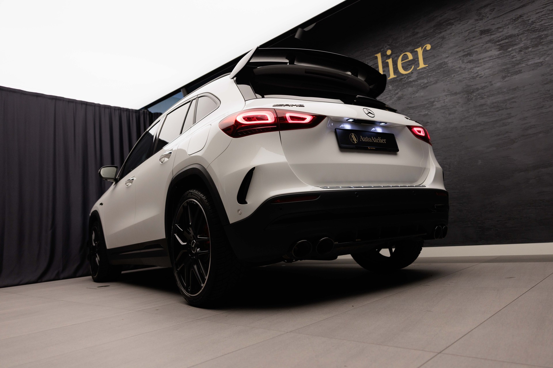 MERCEDES-BENZ GLA 45 S AMG 4Matic+ 8G-Speedshift DCT-image-9