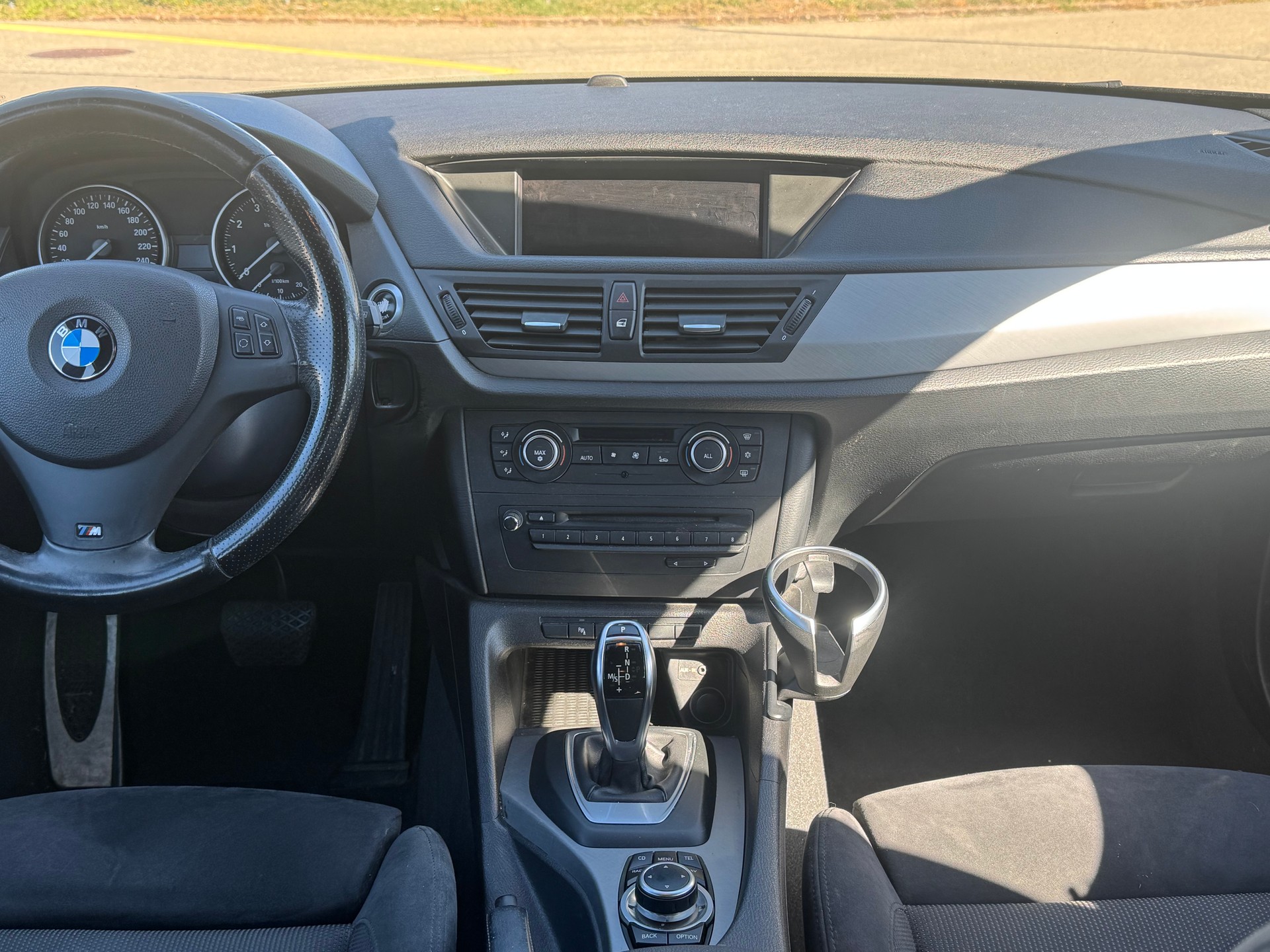 BMW X1 xDrive 28i Steptronic-image-13