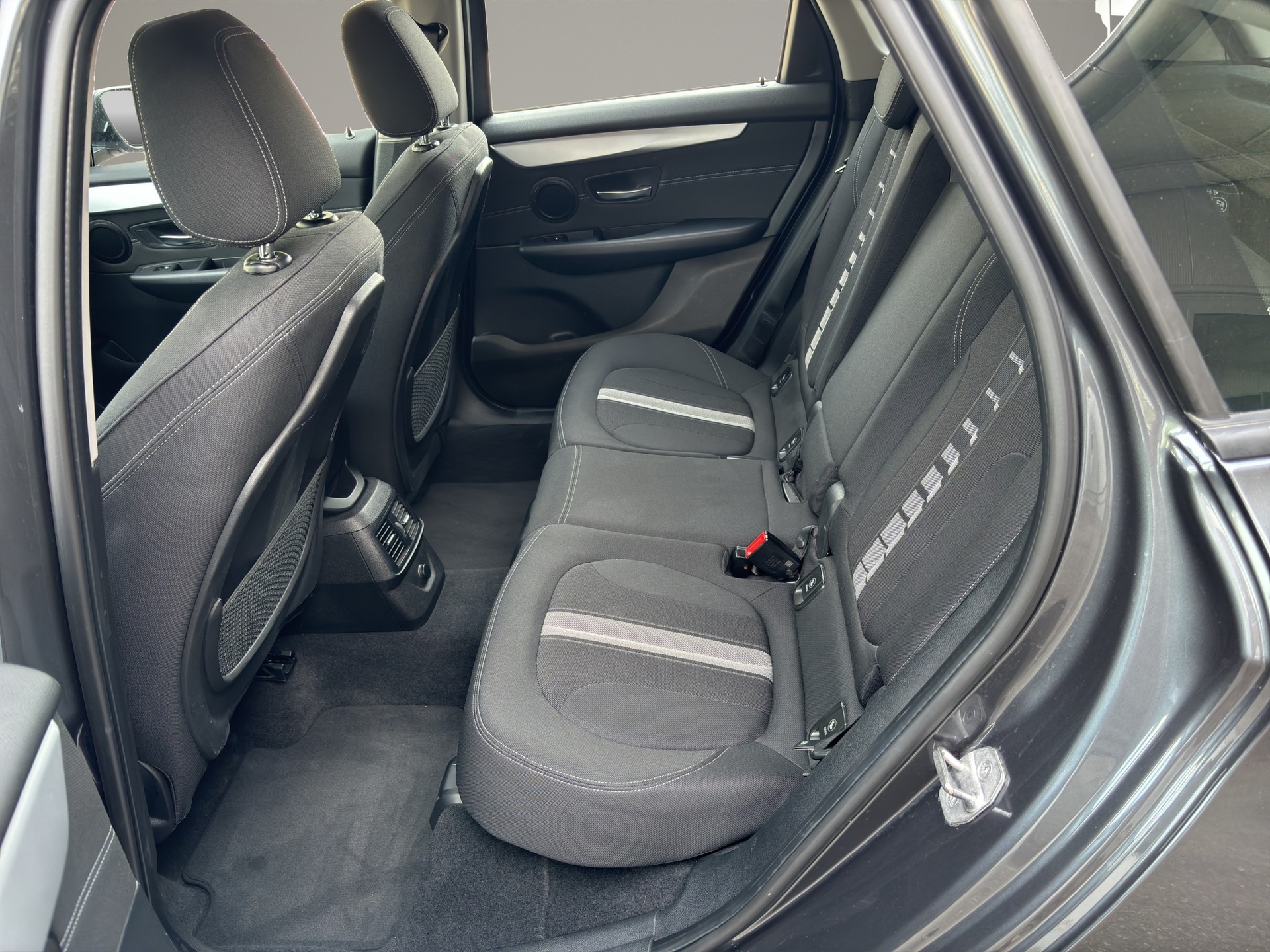 BMW 218d xDrive Active Tourer Steptronic-image-12