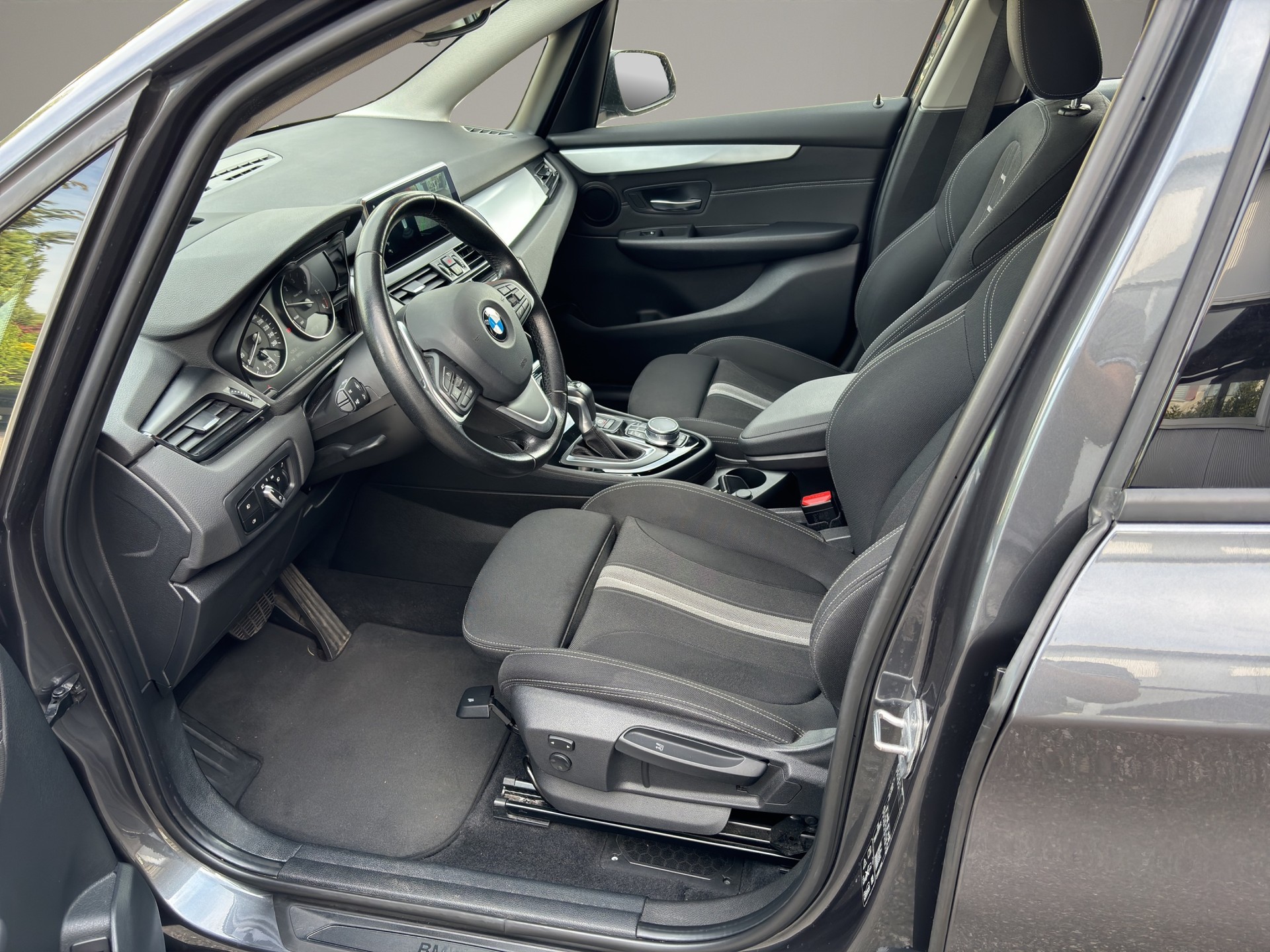 BMW 218d xDrive Active Tourer Steptronic-image-9