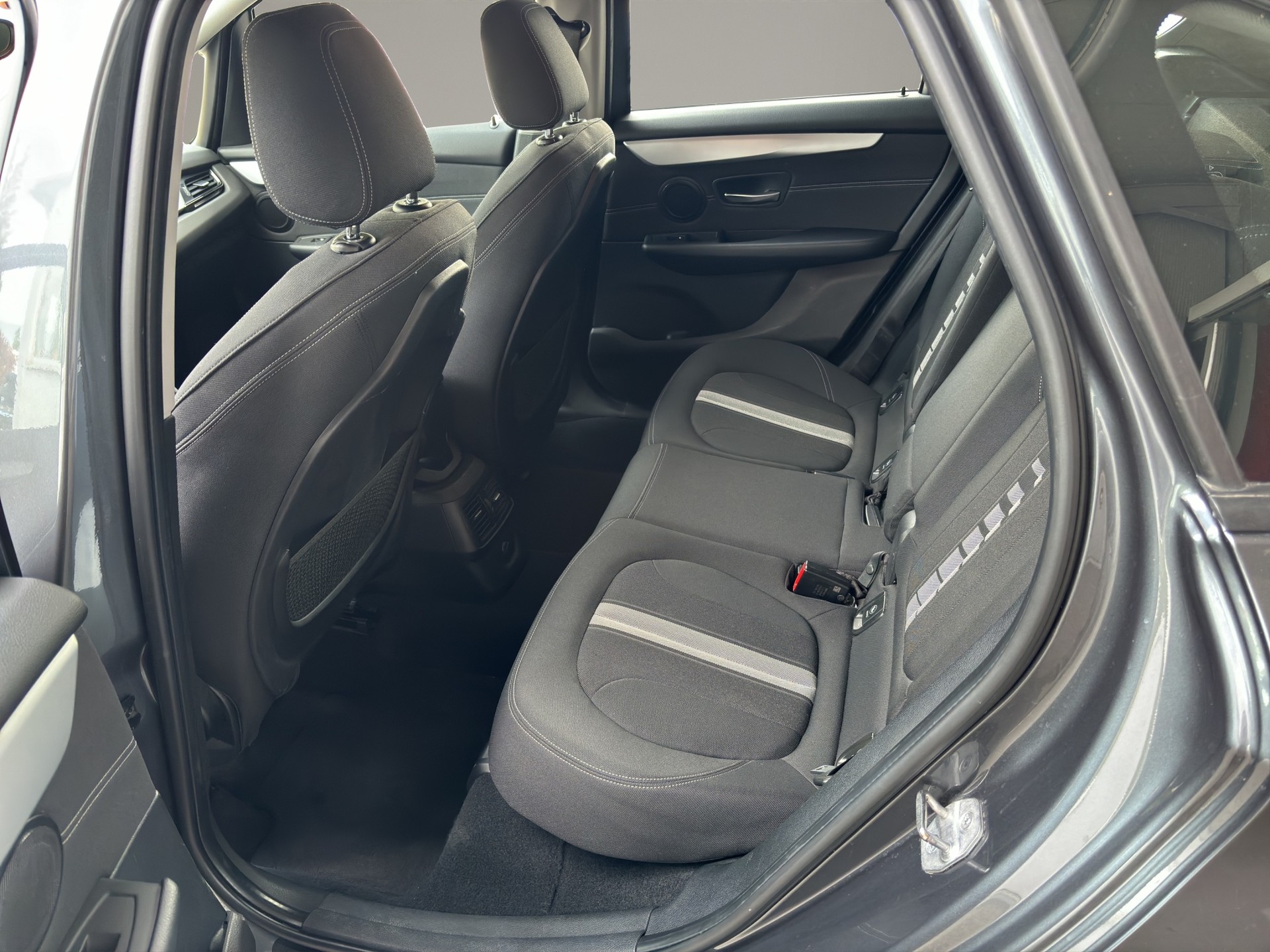 BMW 218d xDrive Active Tourer Steptronic-image-12