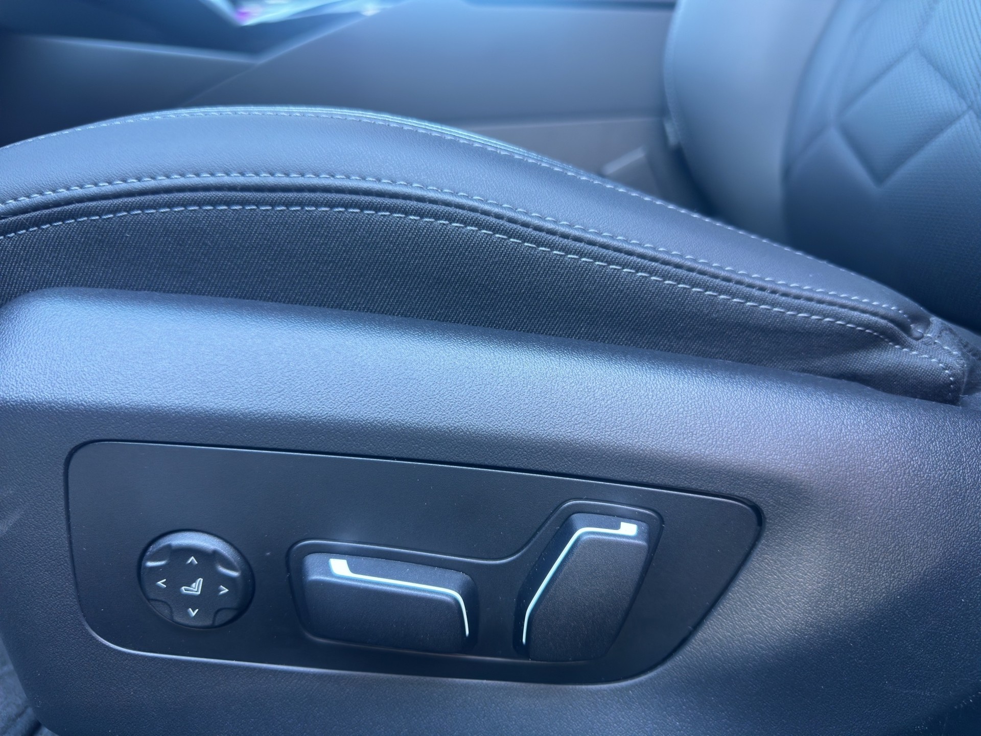 BMW 520i sDrive 48V Touring M Sport Steptronic-image-9