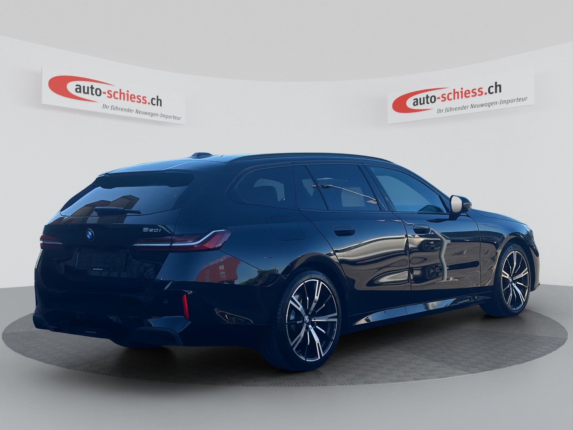 BMW 520i sDrive 48V Touring M Sport Steptronic-image-4