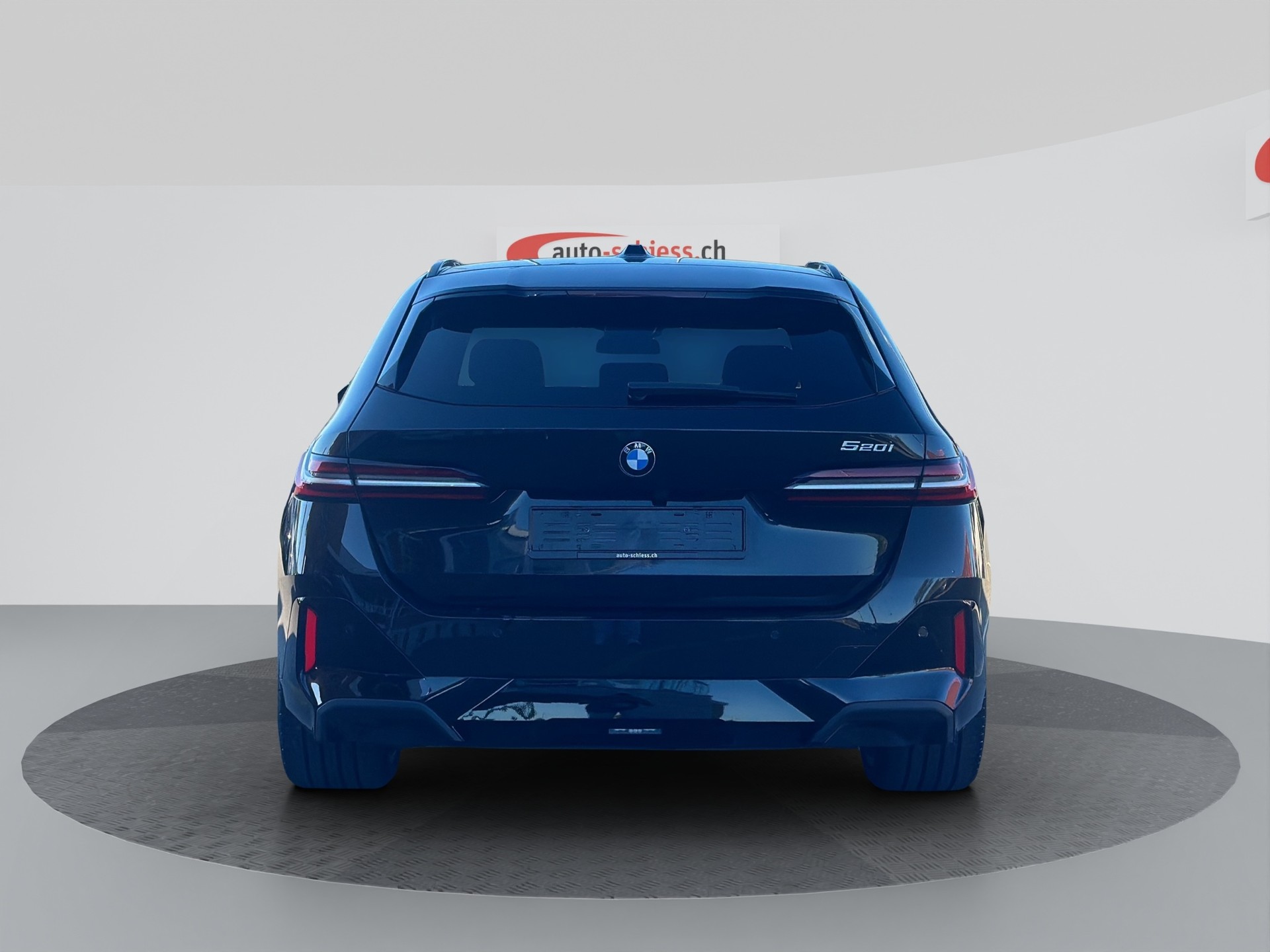 BMW 520i sDrive 48V Touring M Sport Steptronic-image-3