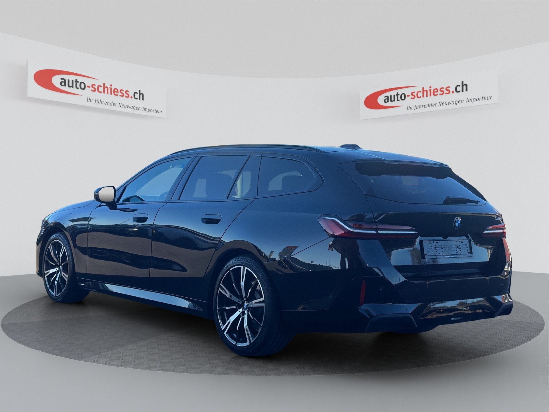 BMW 520i sDrive 48V Touring M Sport Steptronic-image-2