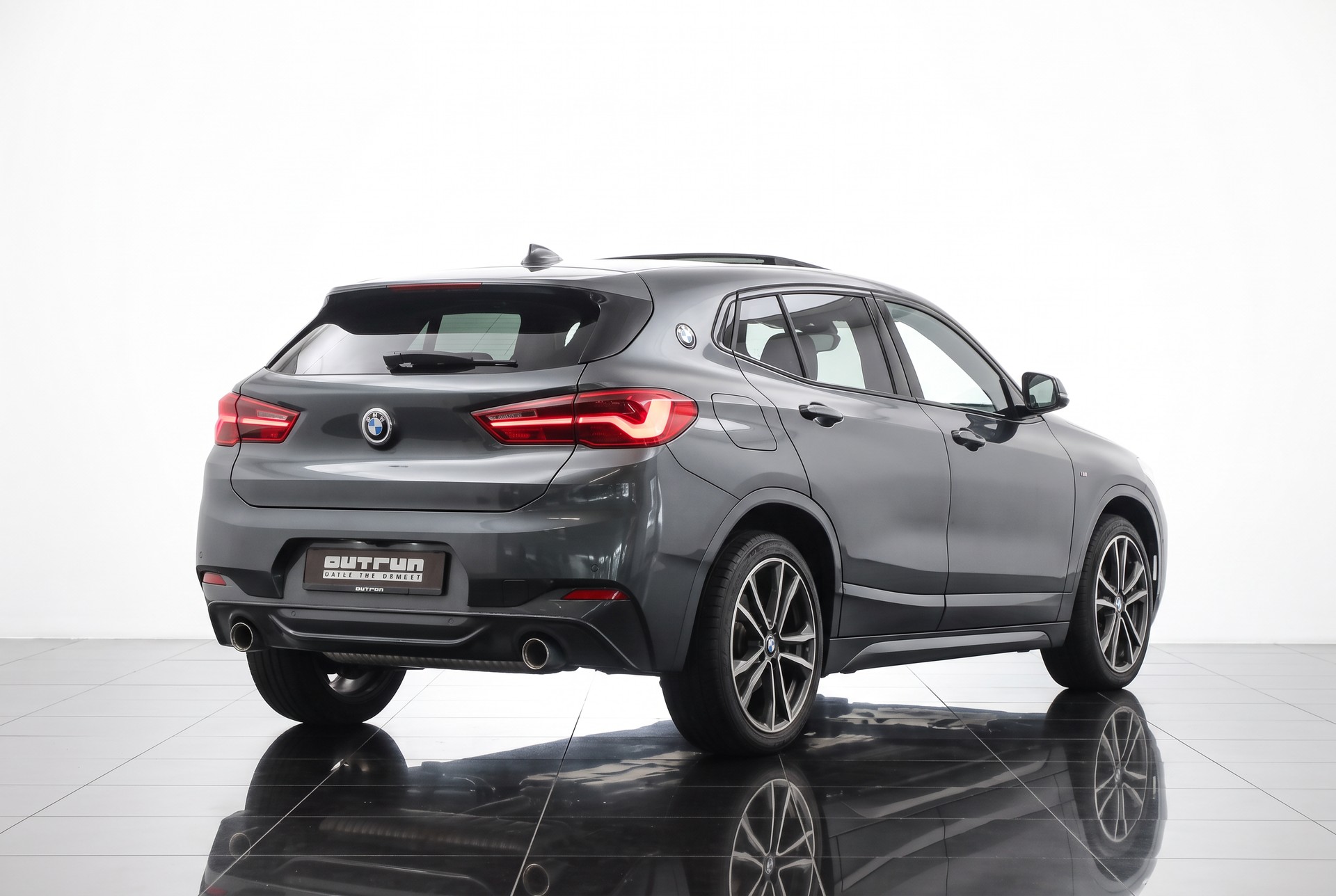 BMW X2 sDrive 20i M Sport Steptronic DSK • Mineralgrau • Toit panoramique • Head-Up • Harman Kardon-image-4