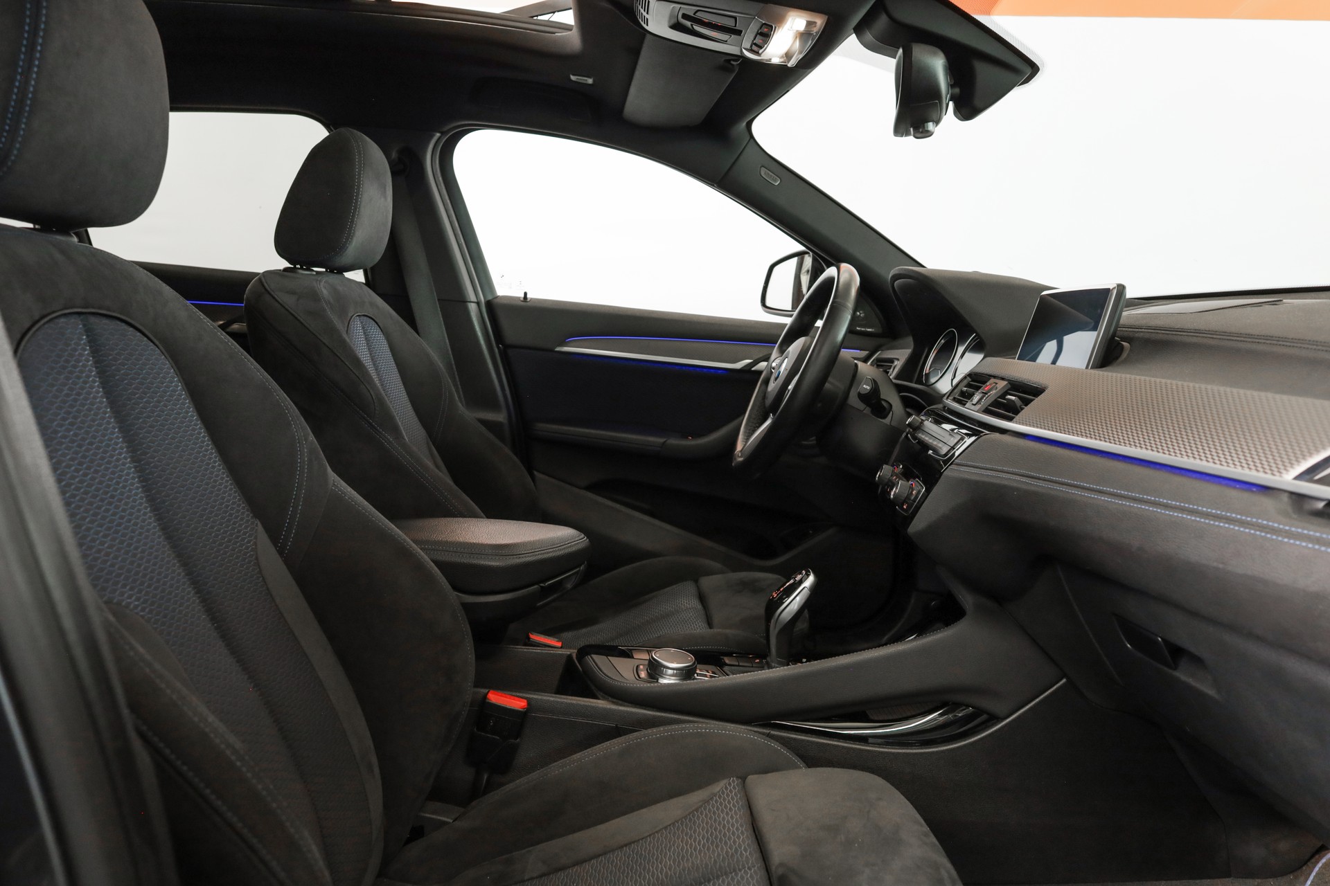 BMW X2 sDrive 20i M Sport Steptronic DSK • Mineralgrau • Toit panoramique • Head-Up • Harman Kardon-image-28