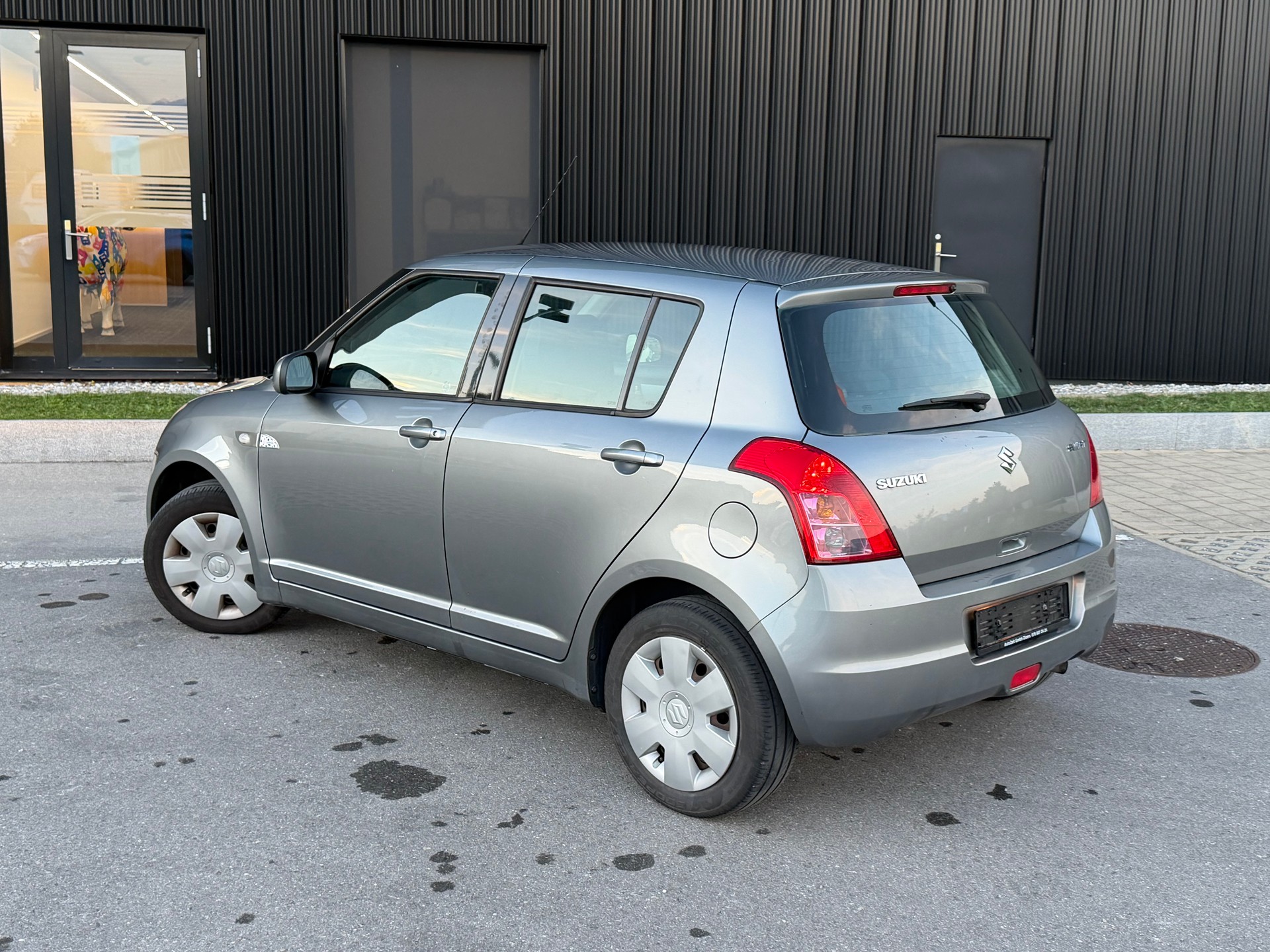 SUZUKI SWIFT-image-4