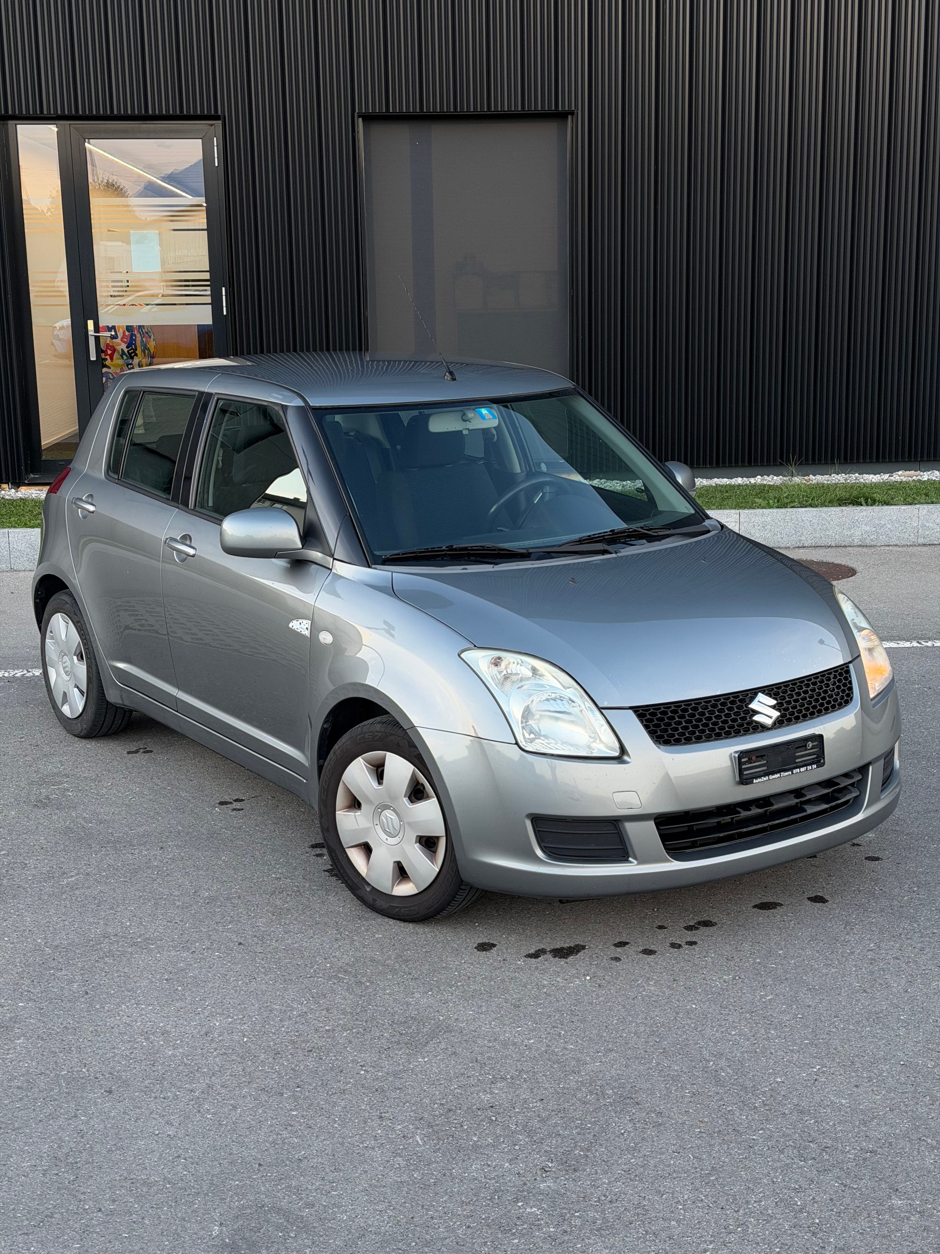 SUZUKI SWIFT-image-0