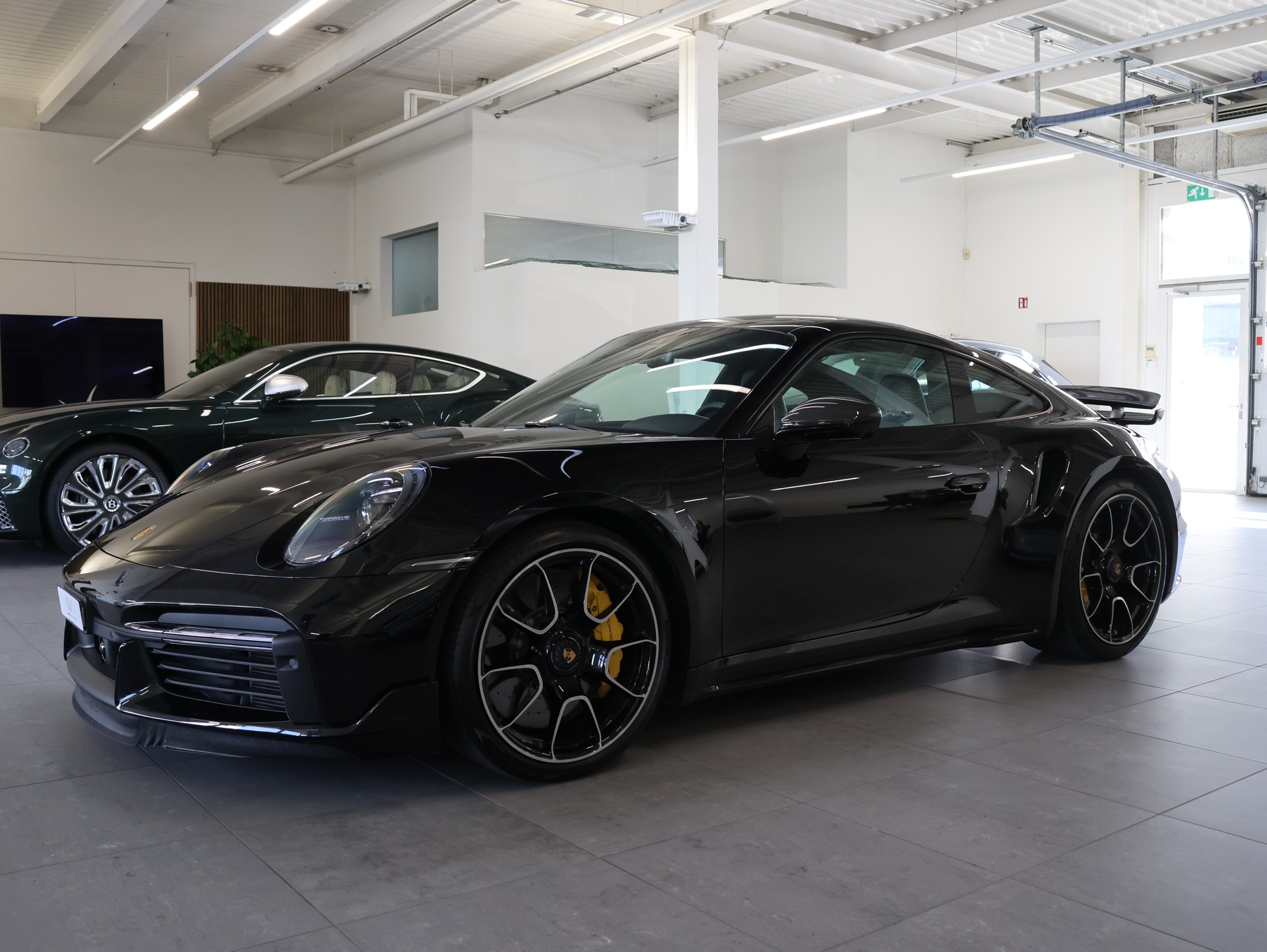 PORSCHE 911 Turbo S PDK *PORSCHE-APPROVED*-showroom-element-3