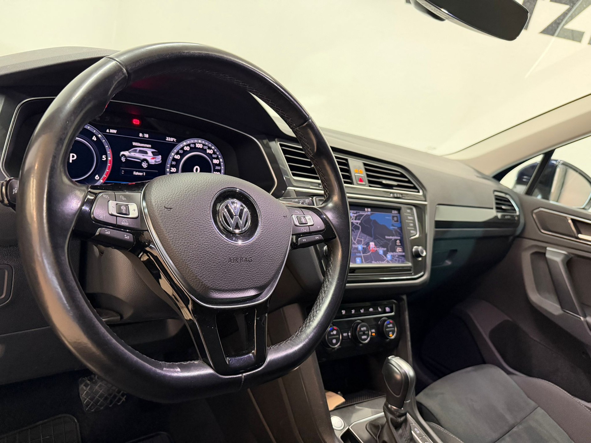 VW Tiguan 2.0 TDI SCR Highline 4Motion DSG-image-5