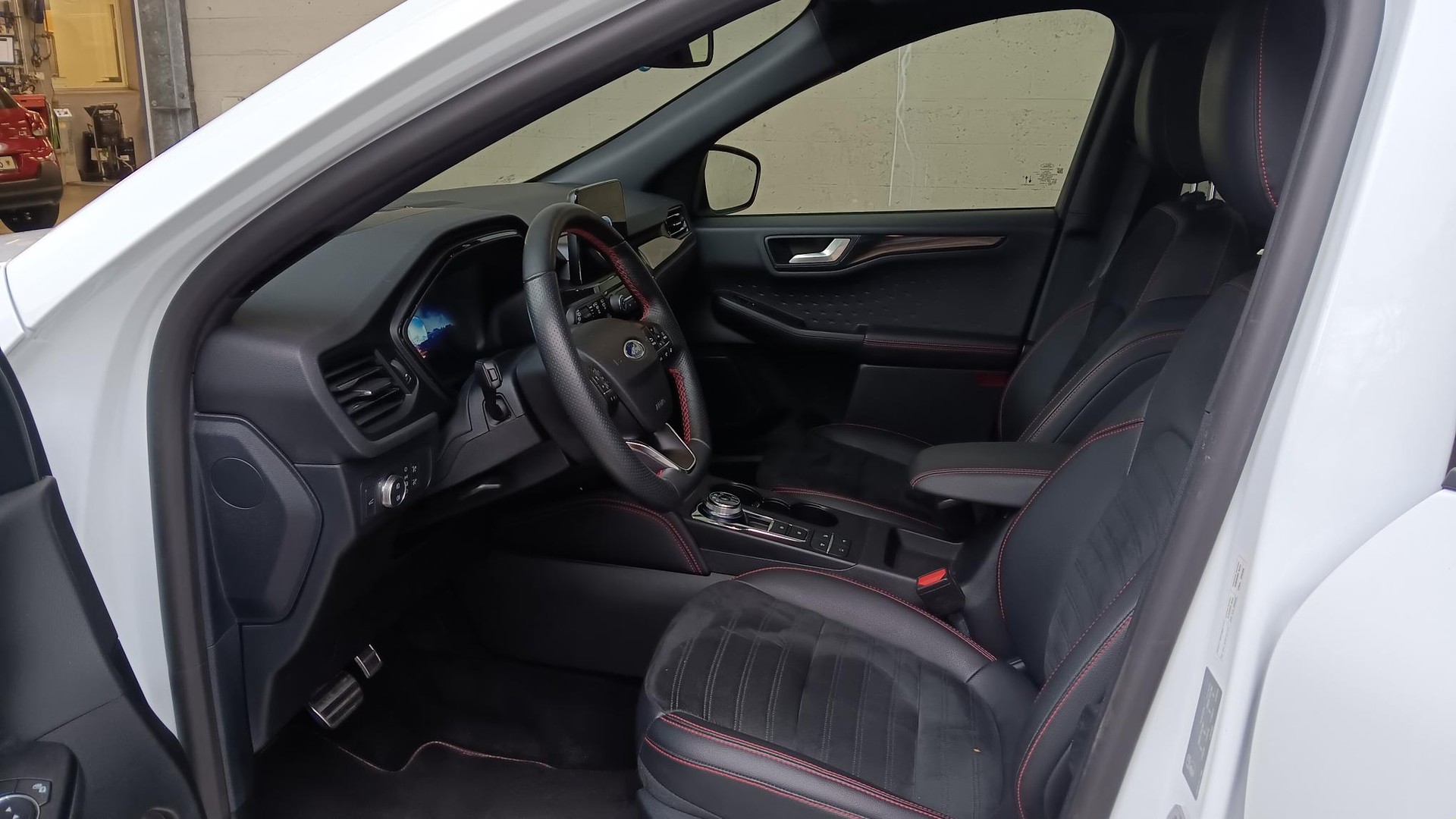 FORD Kuga 2.5 FHEV ST-Line 4WD-image-6