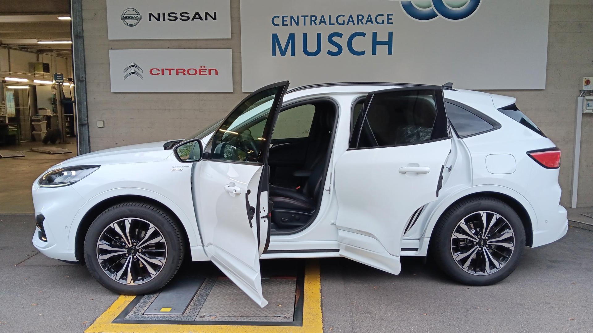 FORD Kuga 2.5 FHEV ST-Line 4WD-image-4