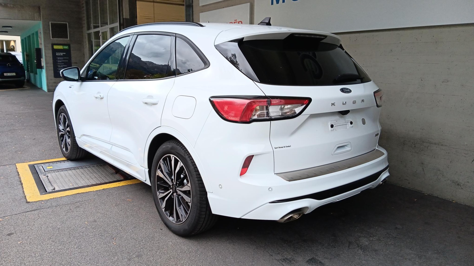 FORD Kuga 2.5 FHEV ST-Line 4WD-image-1