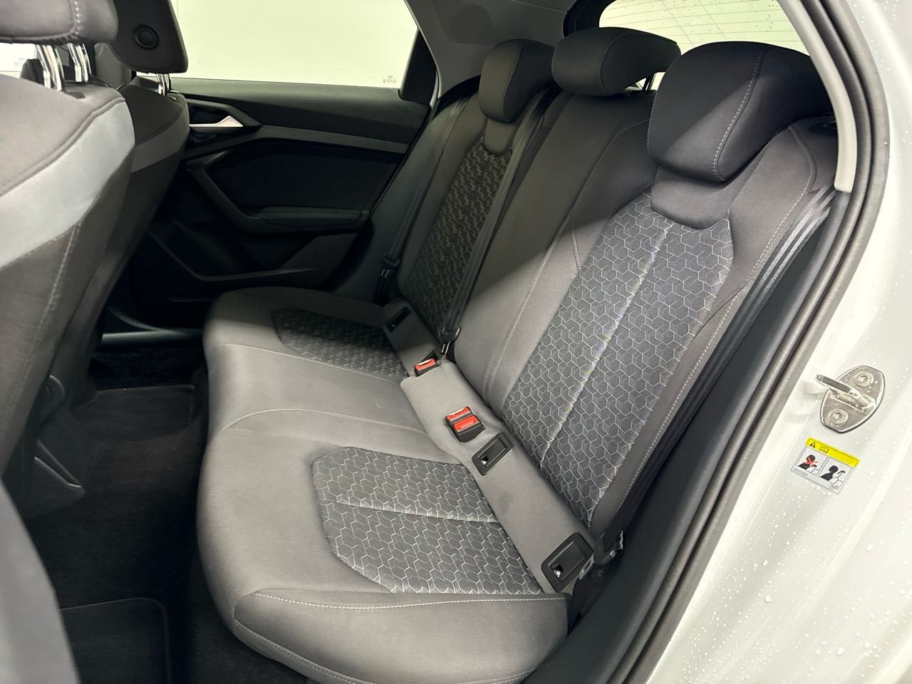 AUDI A1 Sportback 30 TFSI S Line Black Edition S-tronic-image-8
