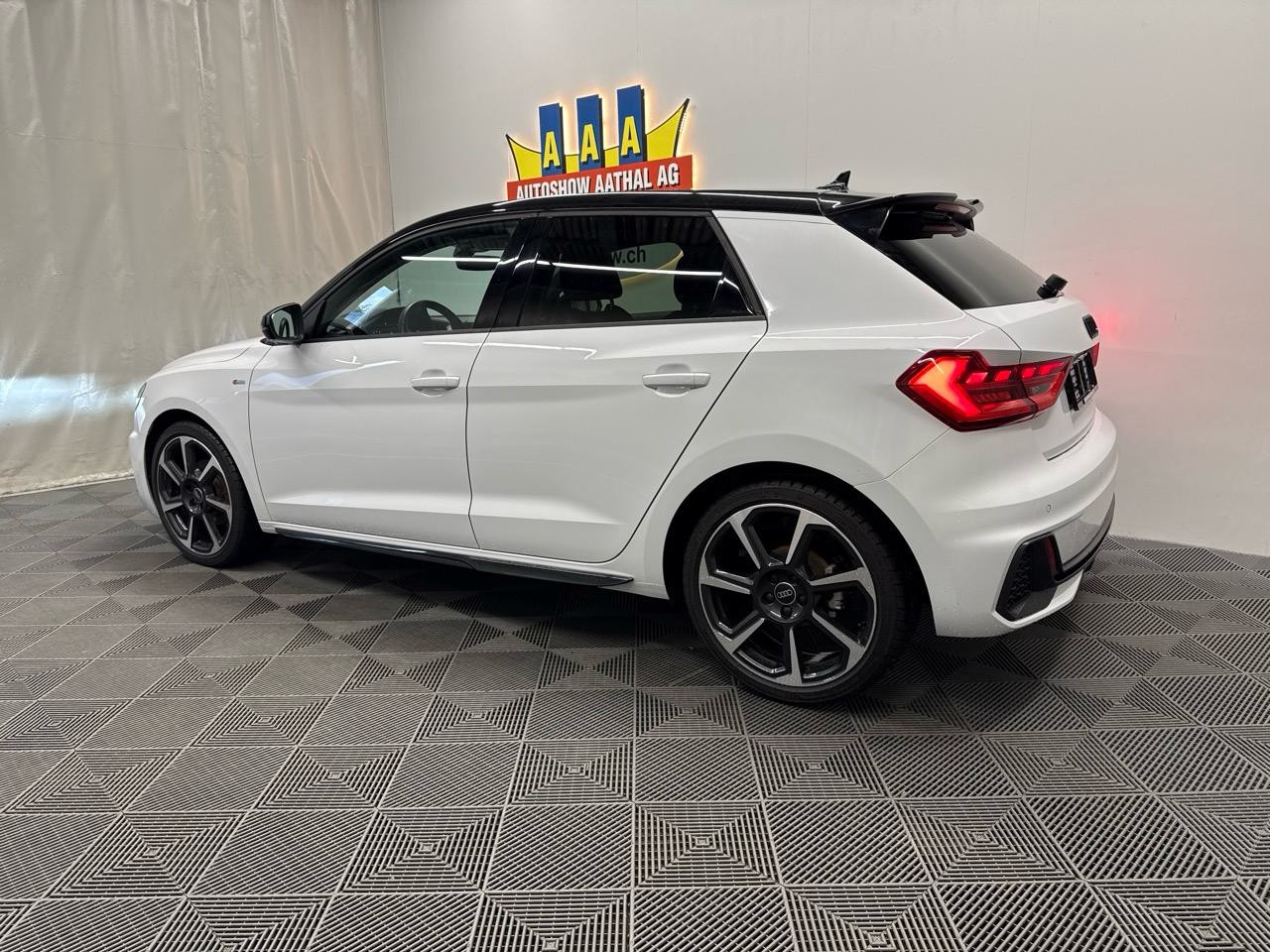 AUDI A1 Sportback 30 TFSI S Line Black Edition S-tronic-image-1